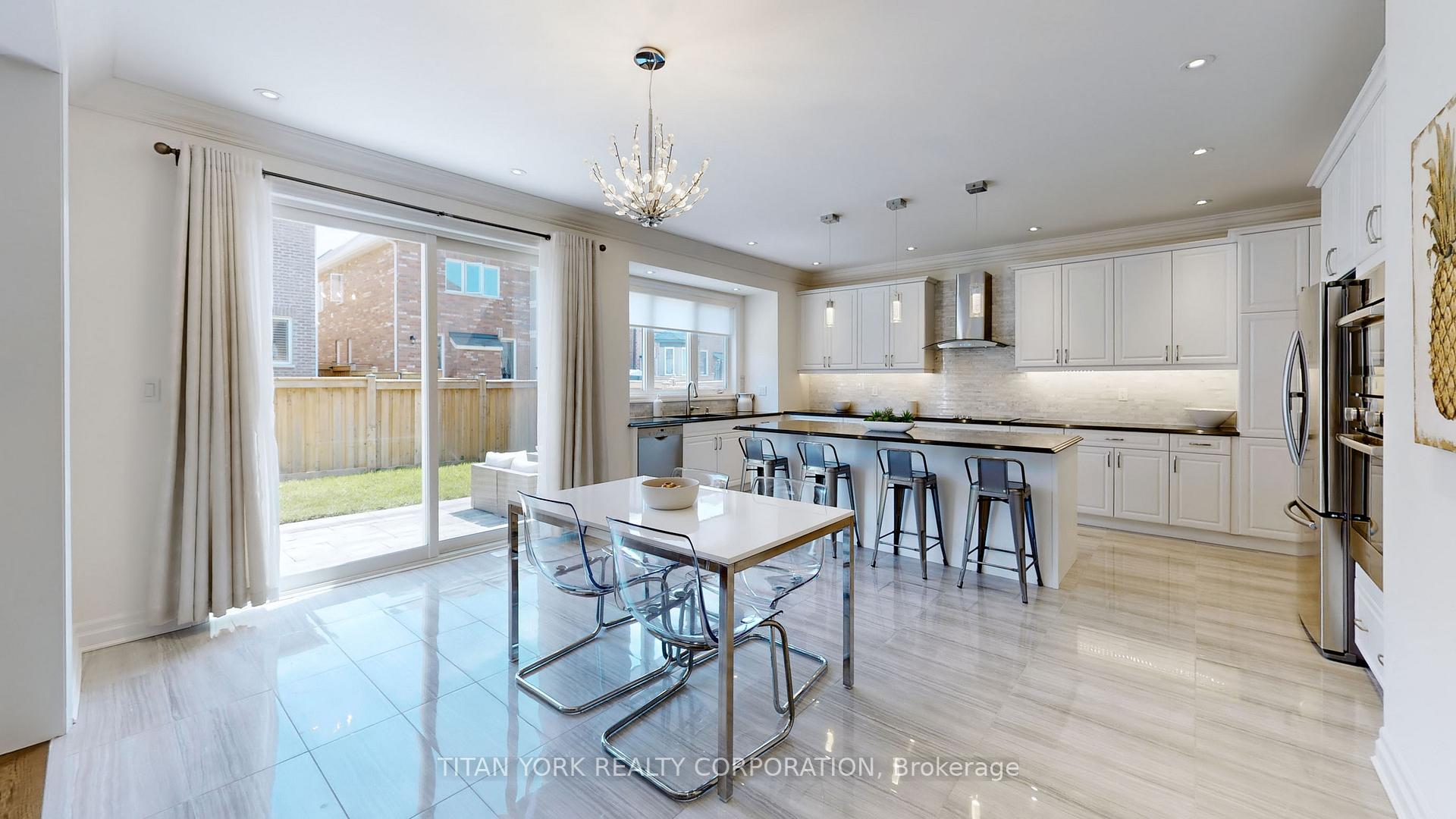 Photo 10 of 99 Baber Crescent, Aurora, Rural Aurora — HOMEH