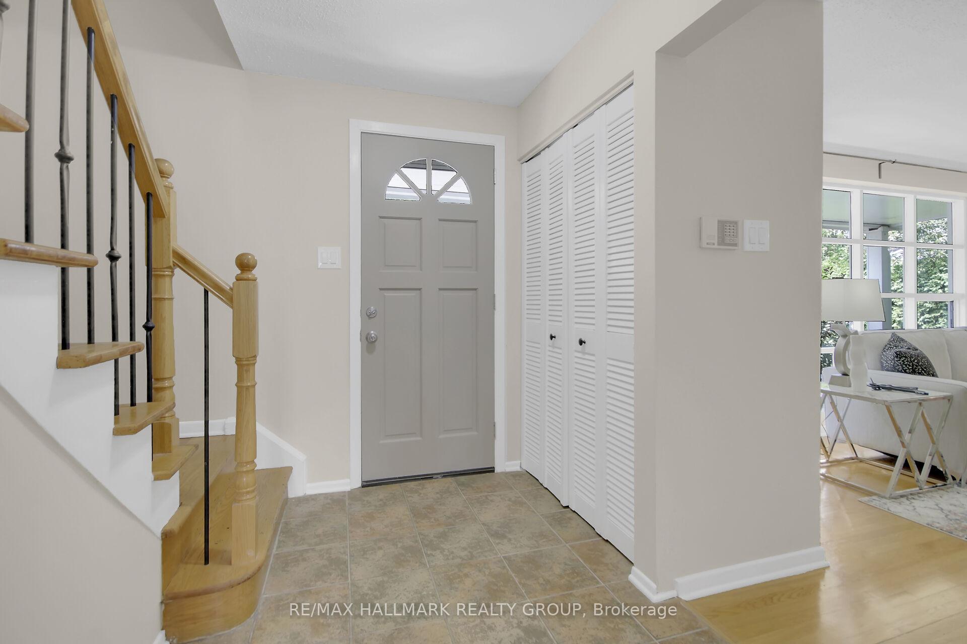 Photo 10 of 51 Charkay Street, Ottawa, Borden Farm/Stewart Farm/Carleton Heights/Parkwood Hills — HOMEH