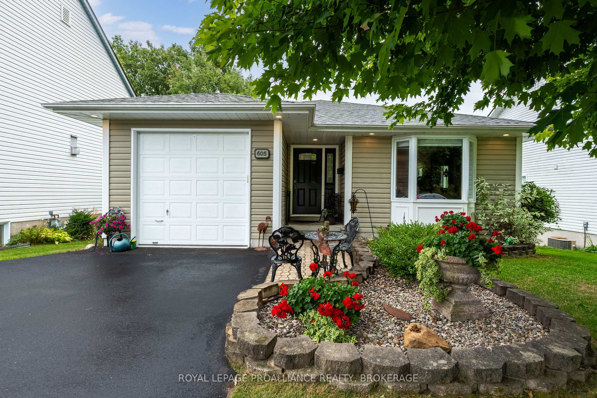 Photo 3 of 605 Arthur Street, Gananoque — HOMEH