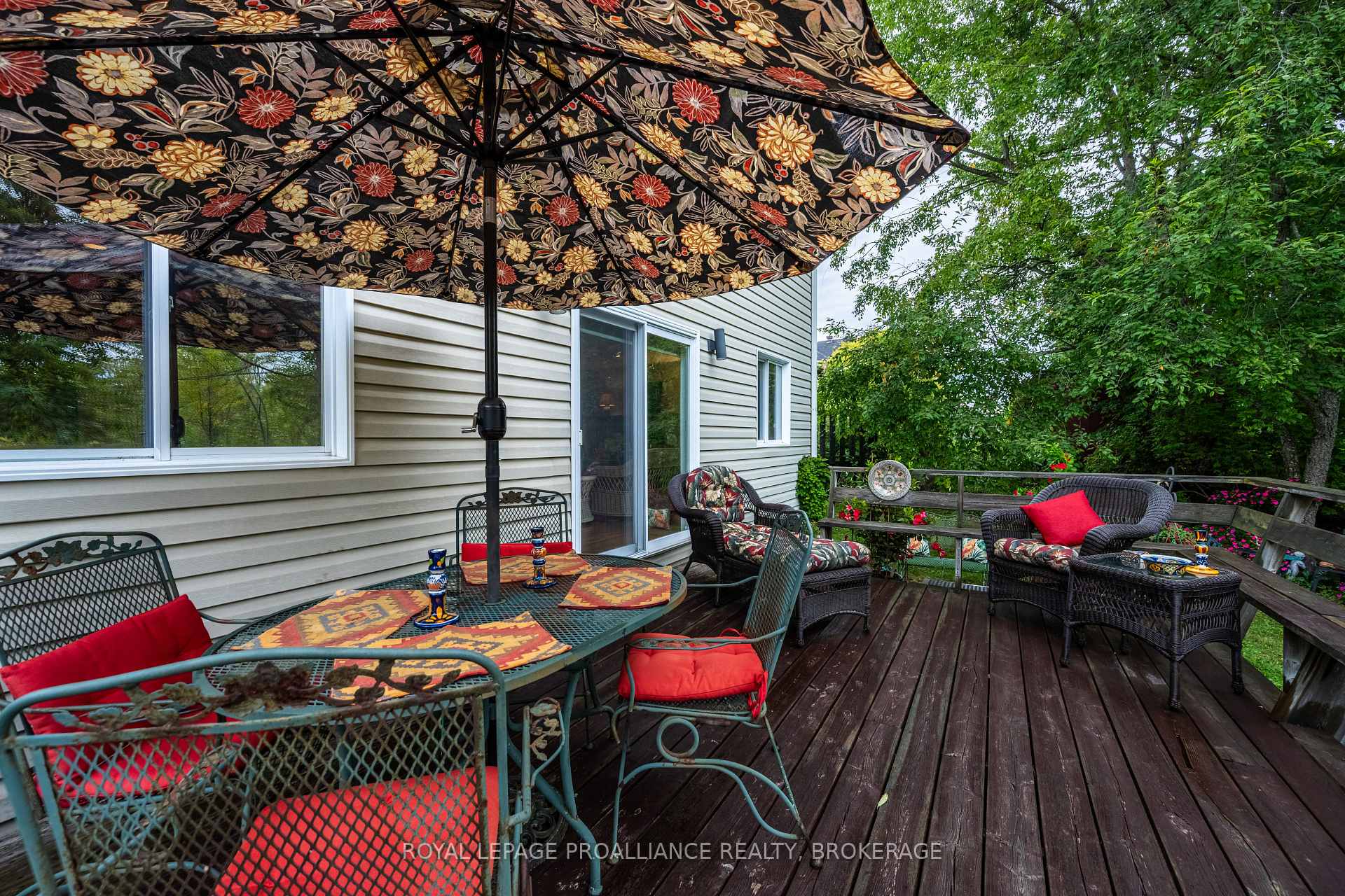 Photo 10 of 605 Arthur Street, Gananoque — HOMEH