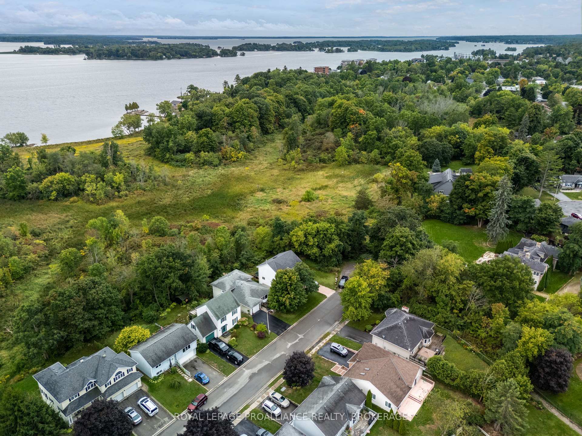 Photo 19 of 605 Arthur Street, Gananoque — HOMEH