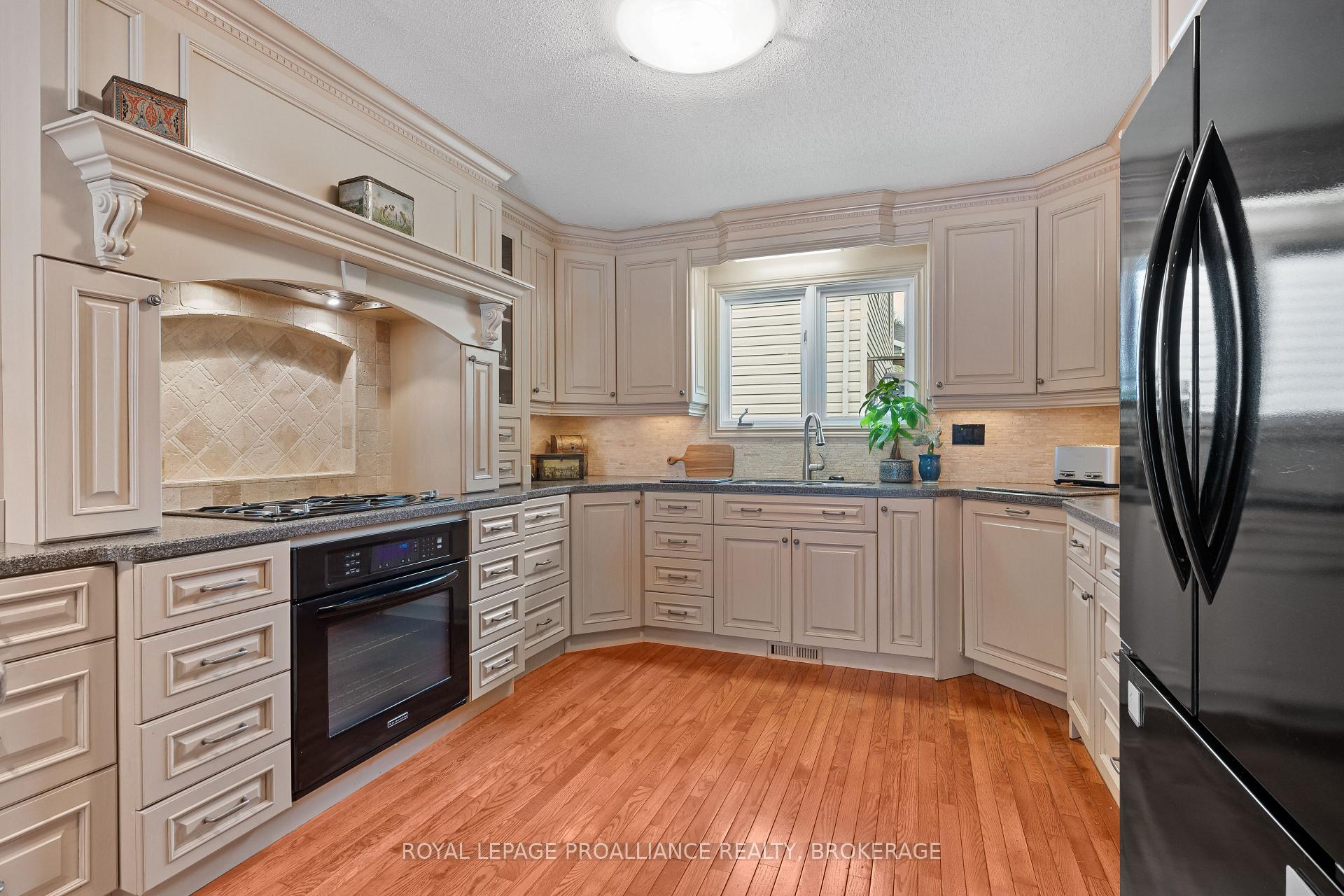 Photo 24 of 605 Arthur Street, Gananoque — HOMEH