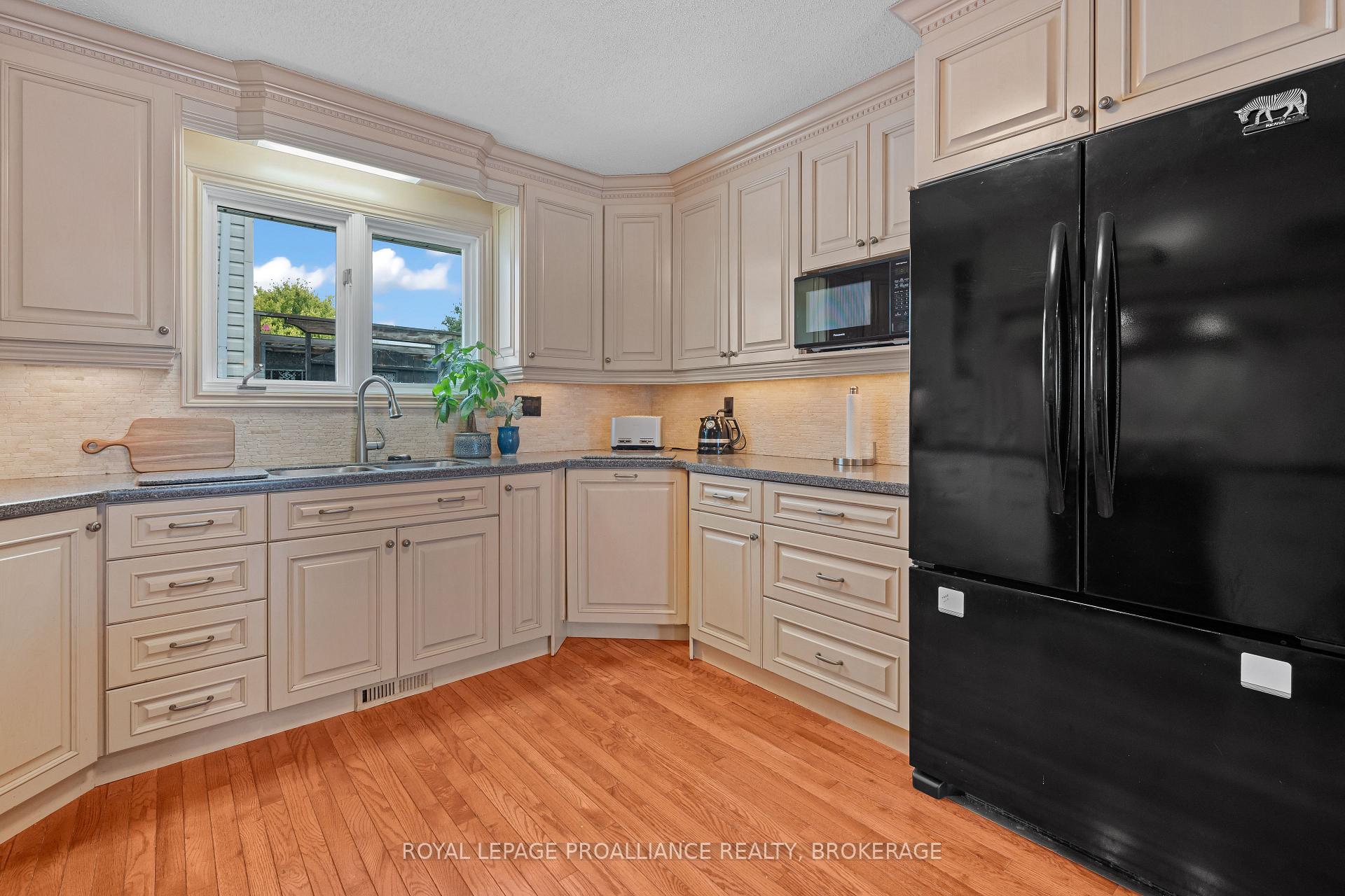Photo 26 of 605 Arthur Street, Gananoque — HOMEH