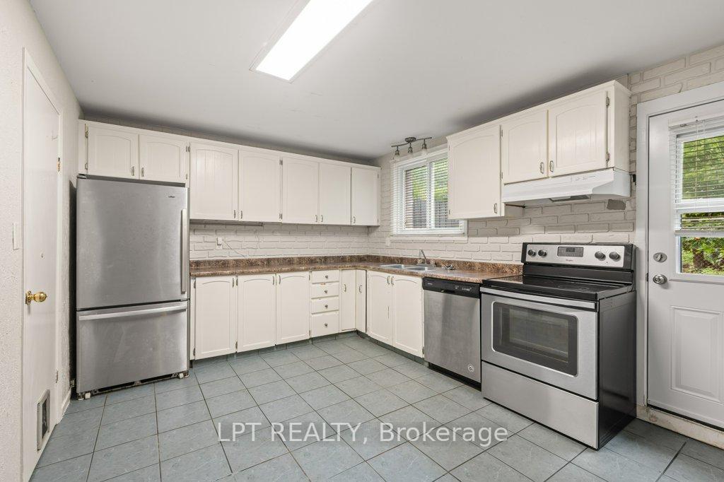 Photo 4 of Unit 30, 4427 Bath Road, Loyalist, Amherstview — HOMEH