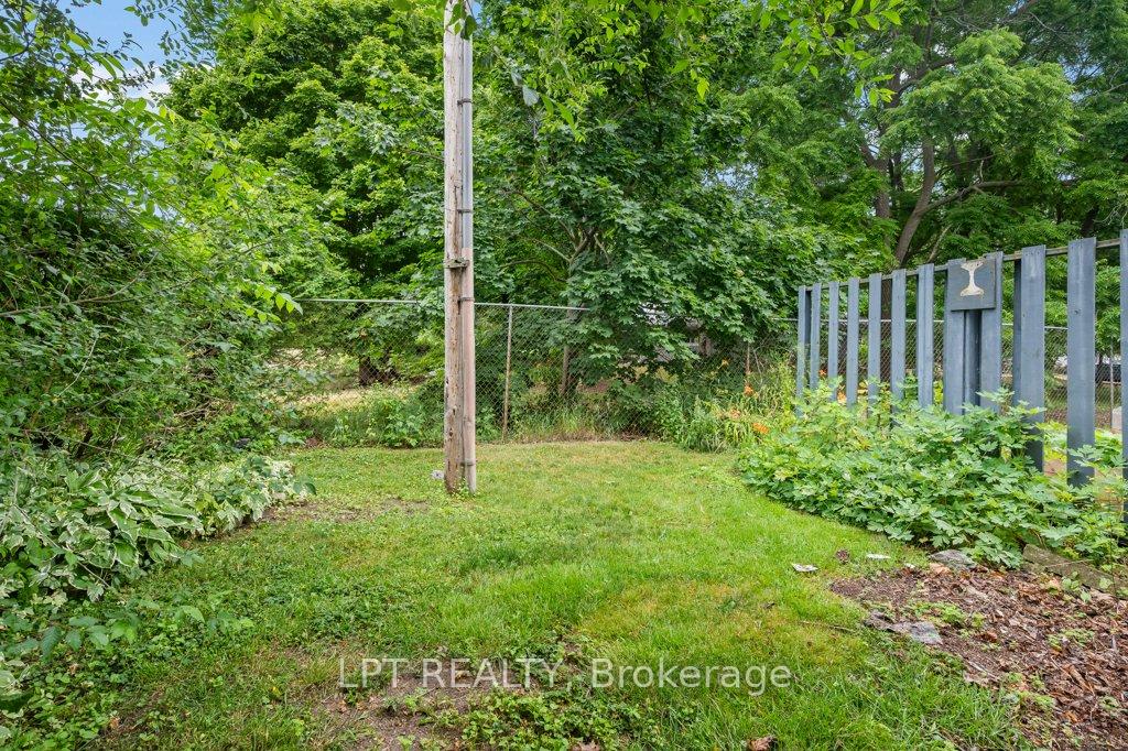 Photo 6 of Unit 30, 4427 Bath Road, Loyalist, Amherstview — HOMEH