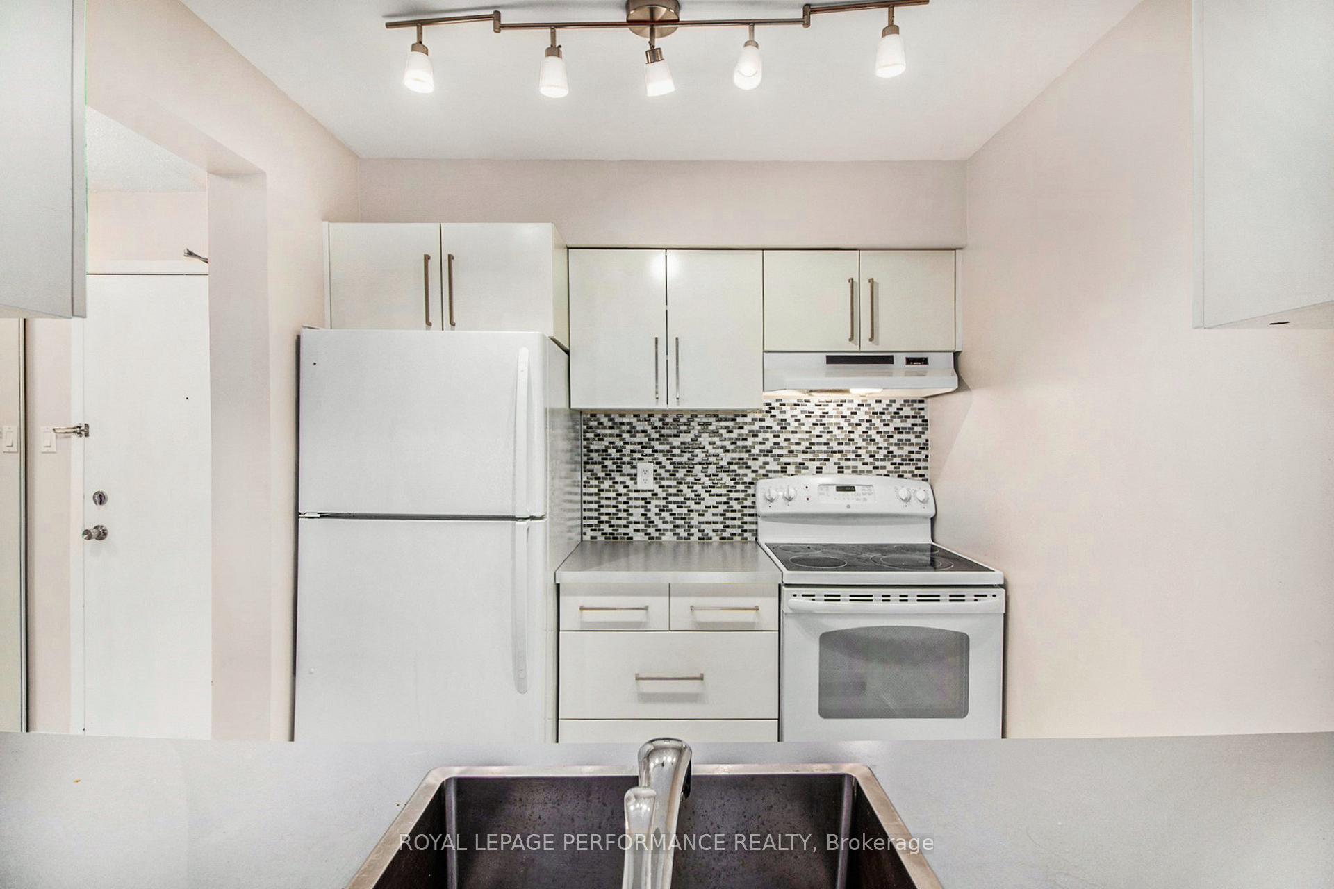 Photo 8 of Unit 208, 345 Centrum Boulevard, Ottawa, Bilberry Creek/Queenswood Heights — HOMEH