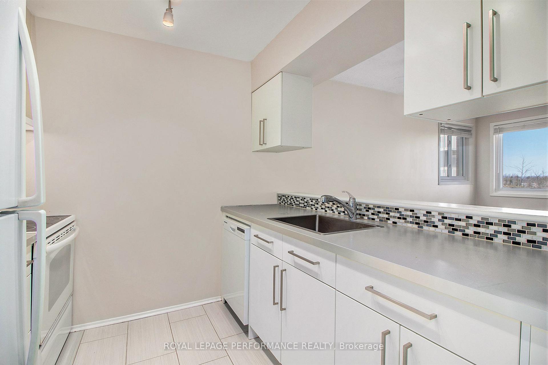 Photo 9 of Unit 208, 345 Centrum Boulevard, Ottawa, Bilberry Creek/Queenswood Heights — HOMEH