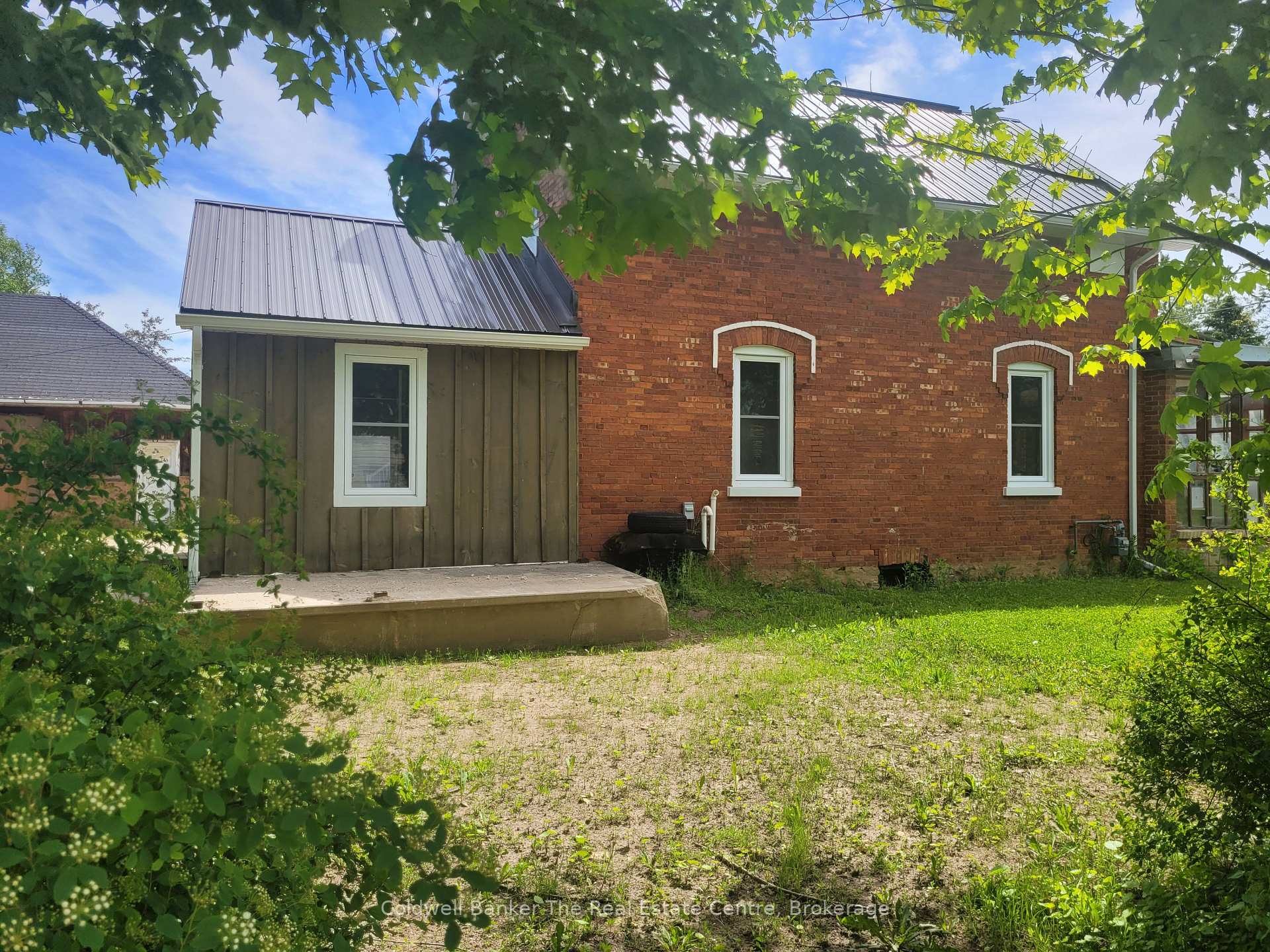 Photo 3 of 24 Elizabeth Street W, Clearview, Creemore — HOMEH