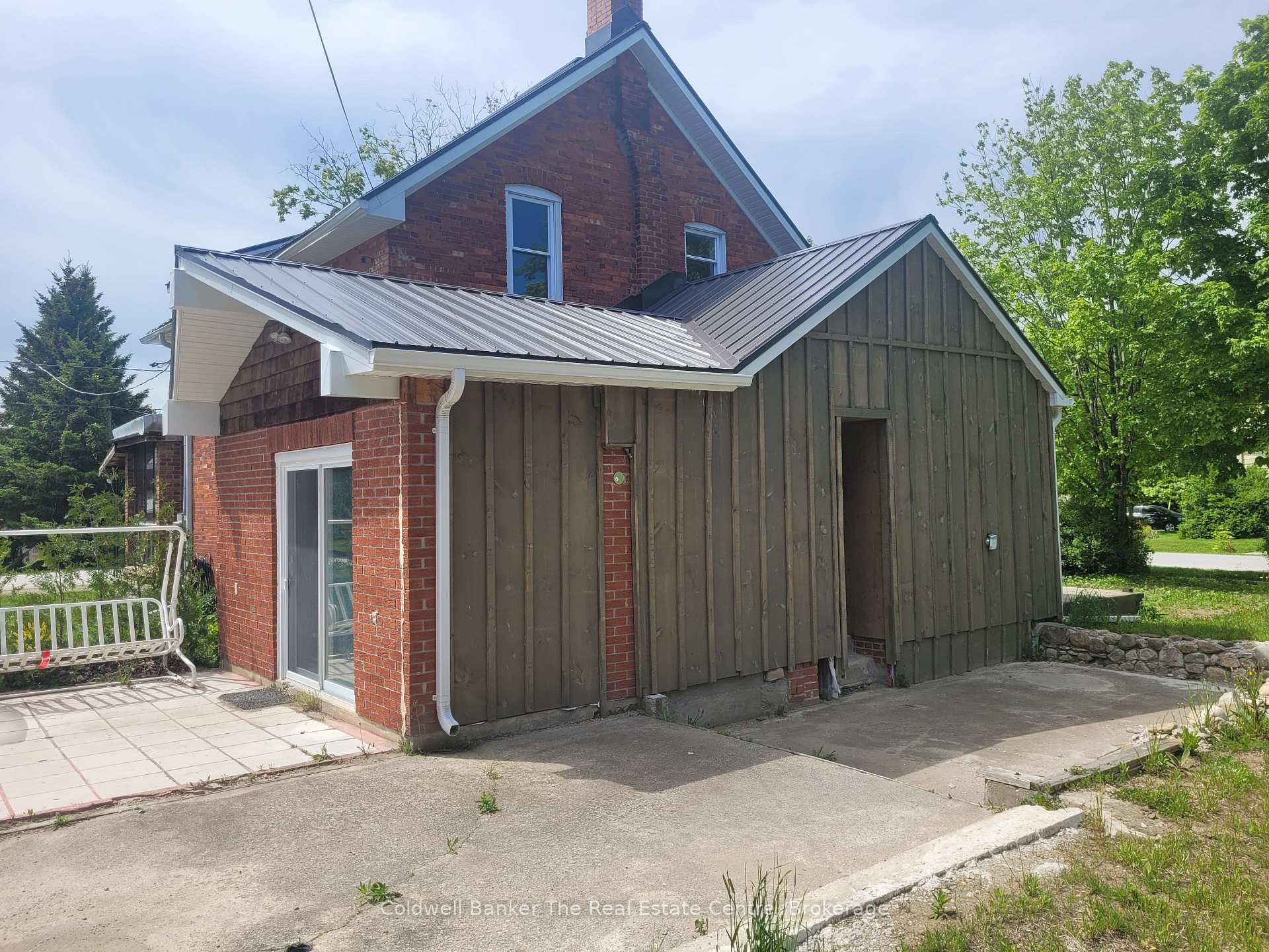 Photo 10 of 24 Elizabeth Street W, Clearview, Creemore — HOMEH