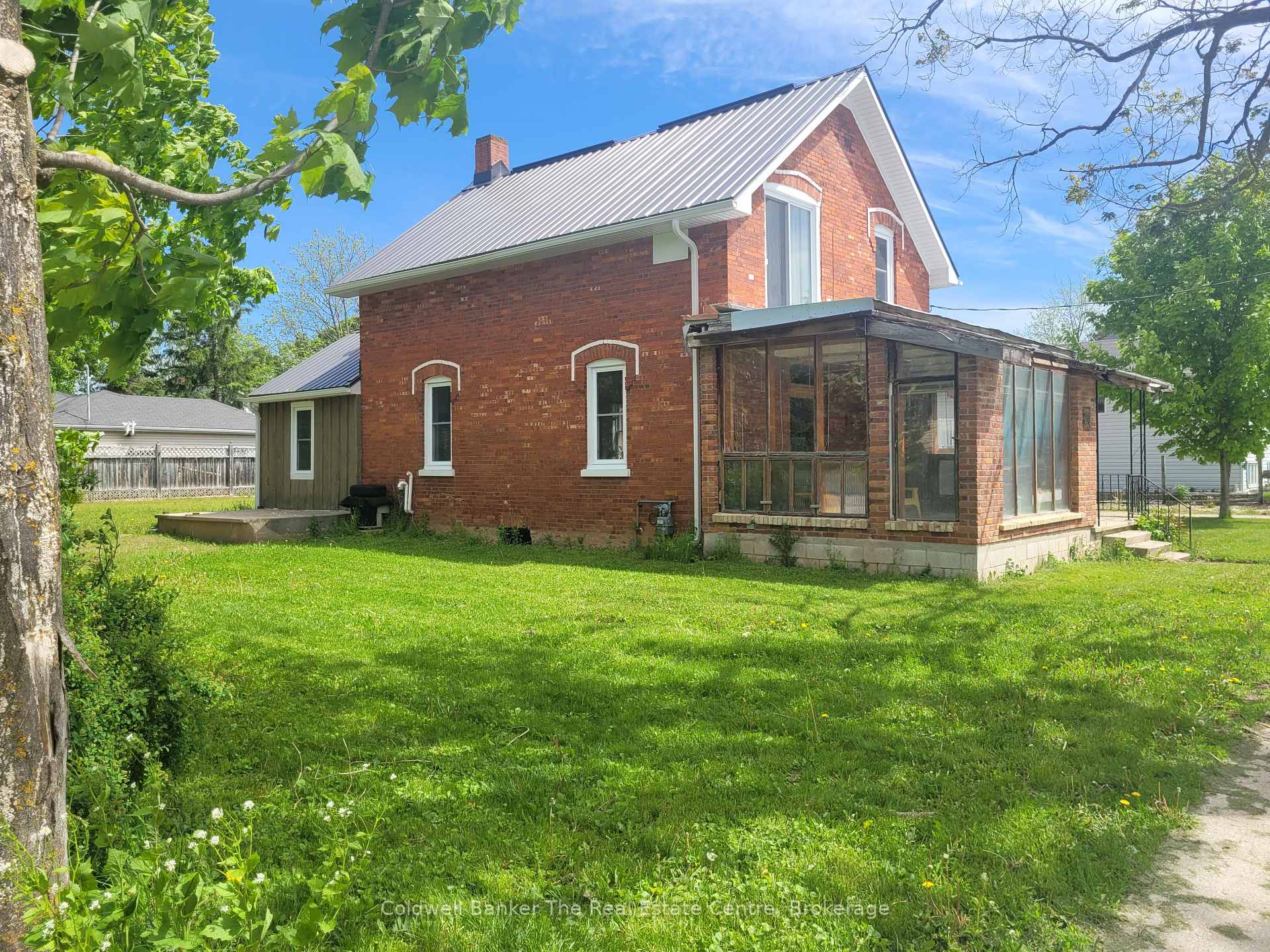 Photo 6 of 24 Elizabeth Street W, Clearview, Creemore — HOMEH