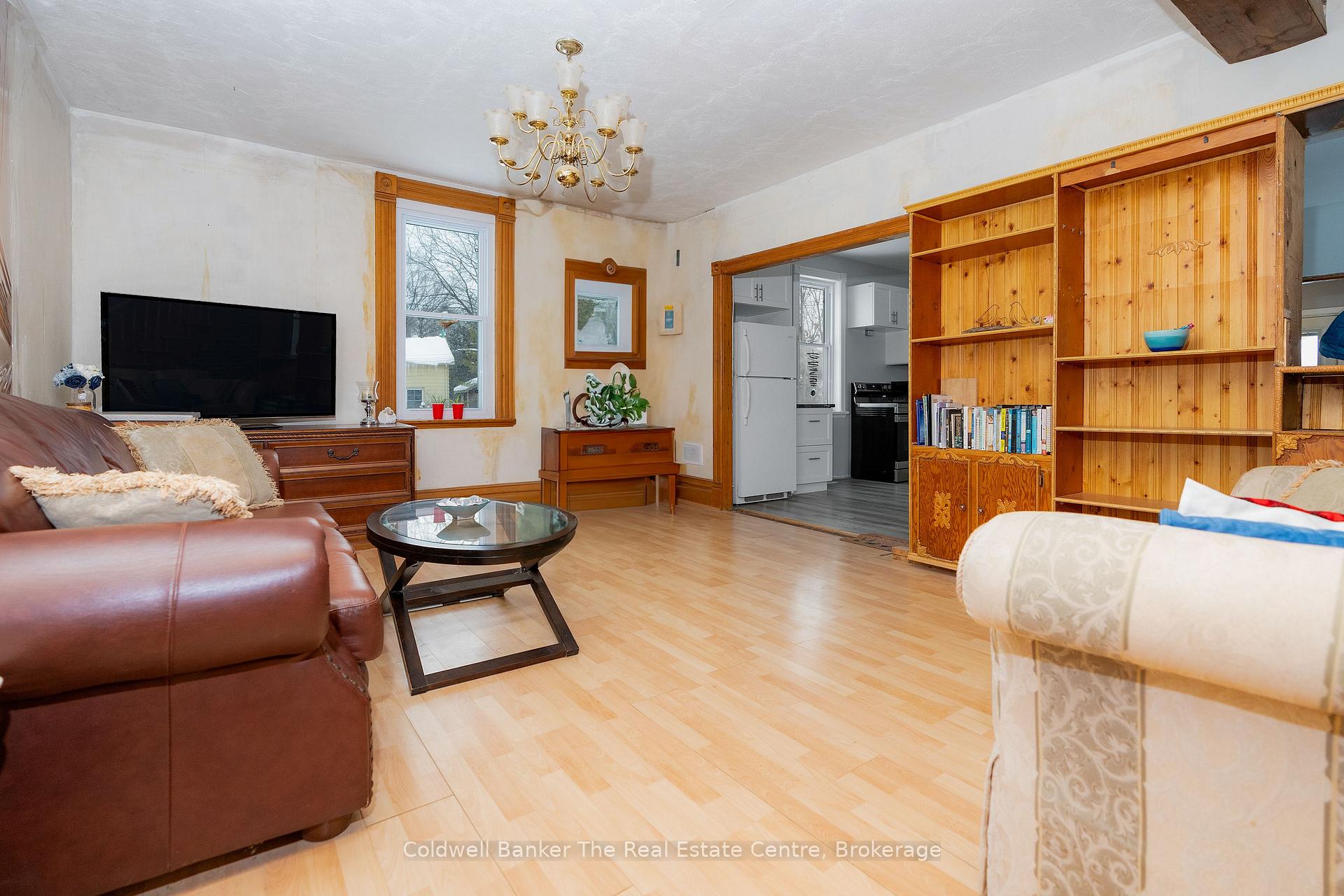 Photo 4 of 24 Elizabeth Street W, Clearview, Creemore — HOMEH
