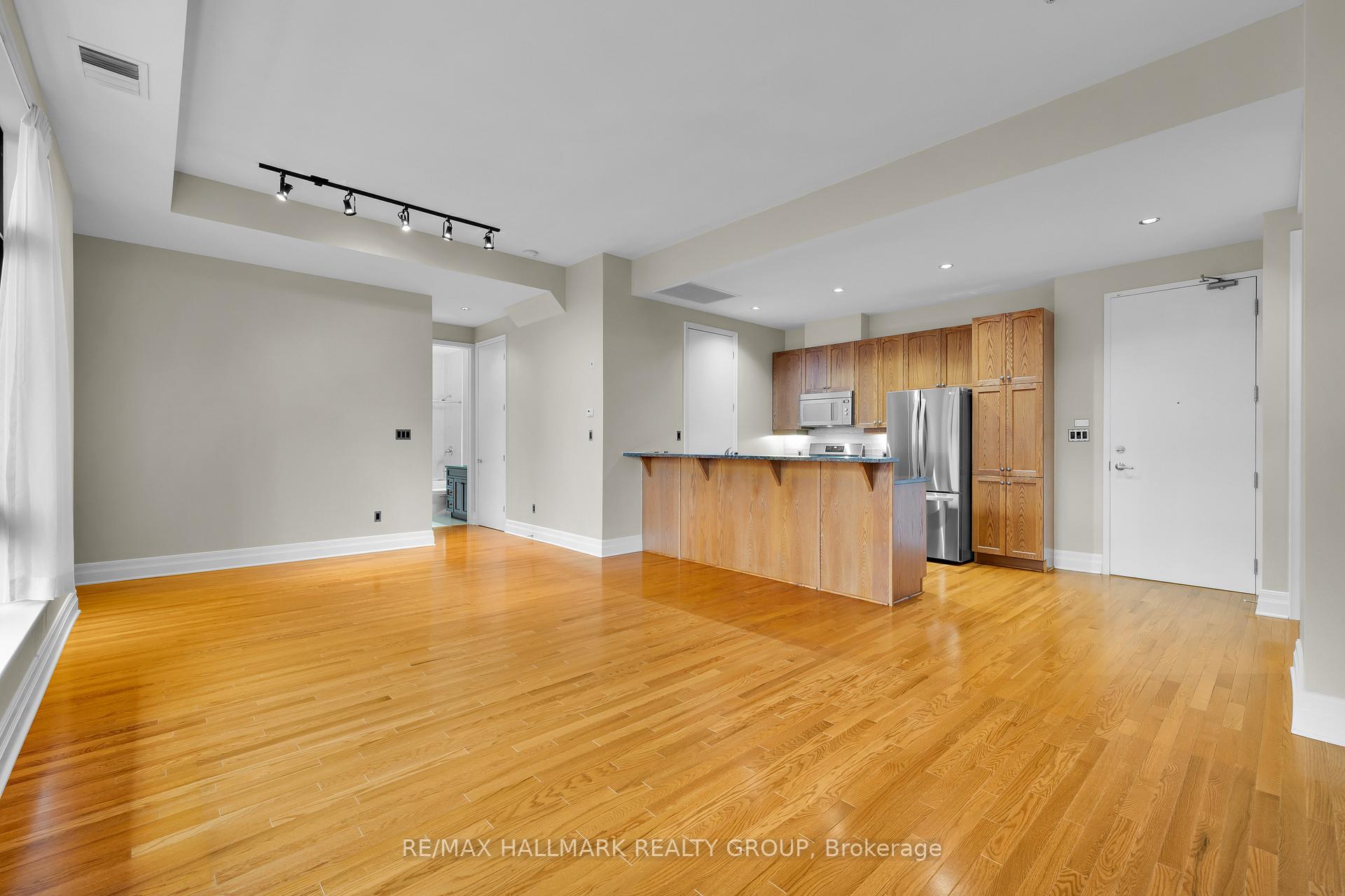 Photo 6 of Unit PH5, 330 Loretta Avenue S, Ottawa, West Centre Town — HOMEH