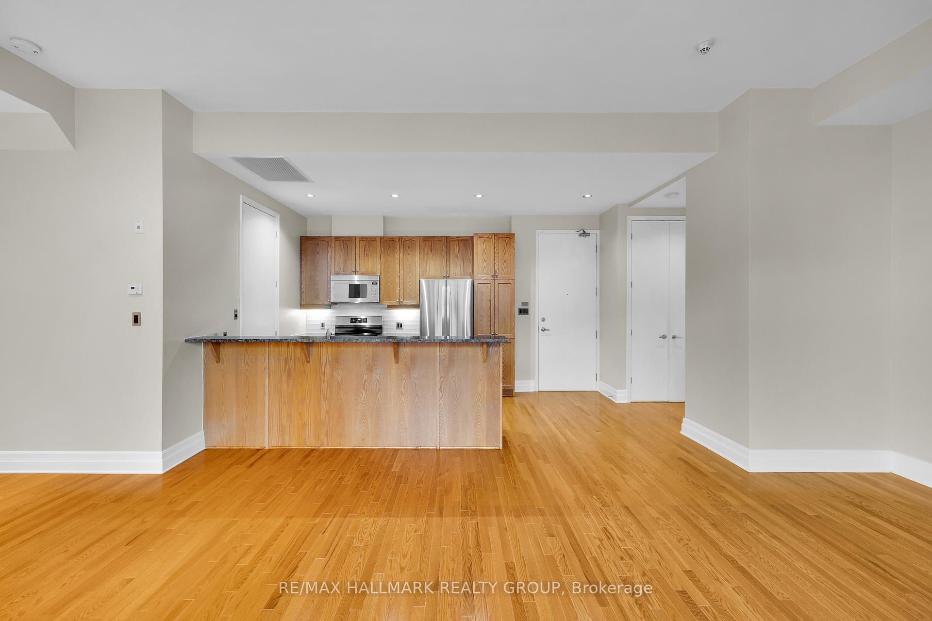 Photo 8 of Unit PH5, 330 Loretta Avenue S, Ottawa, West Centre Town — HOMEH