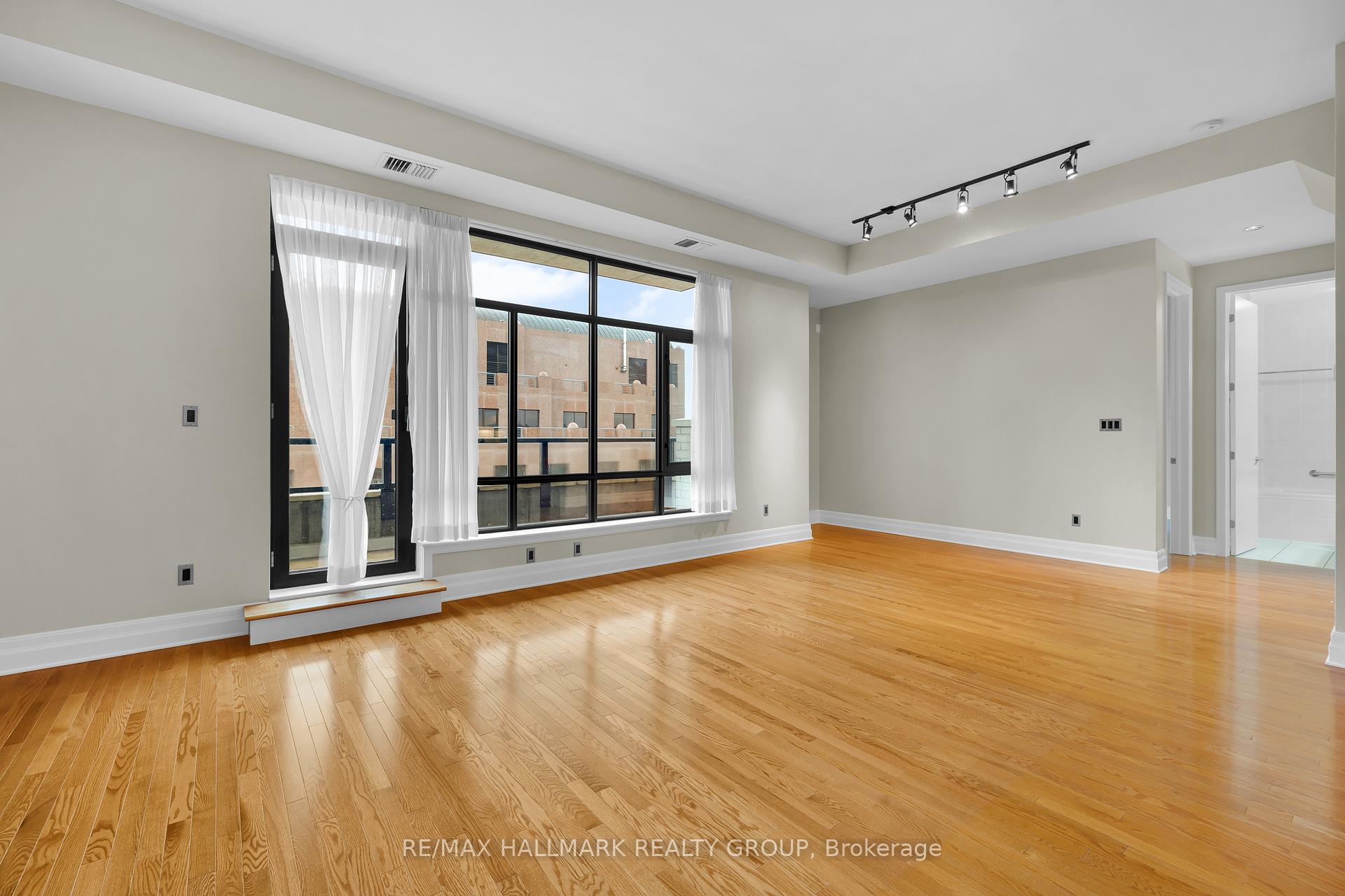 Photo 9 of Unit PH5, 330 Loretta Avenue S, Ottawa, West Centre Town — HOMEH