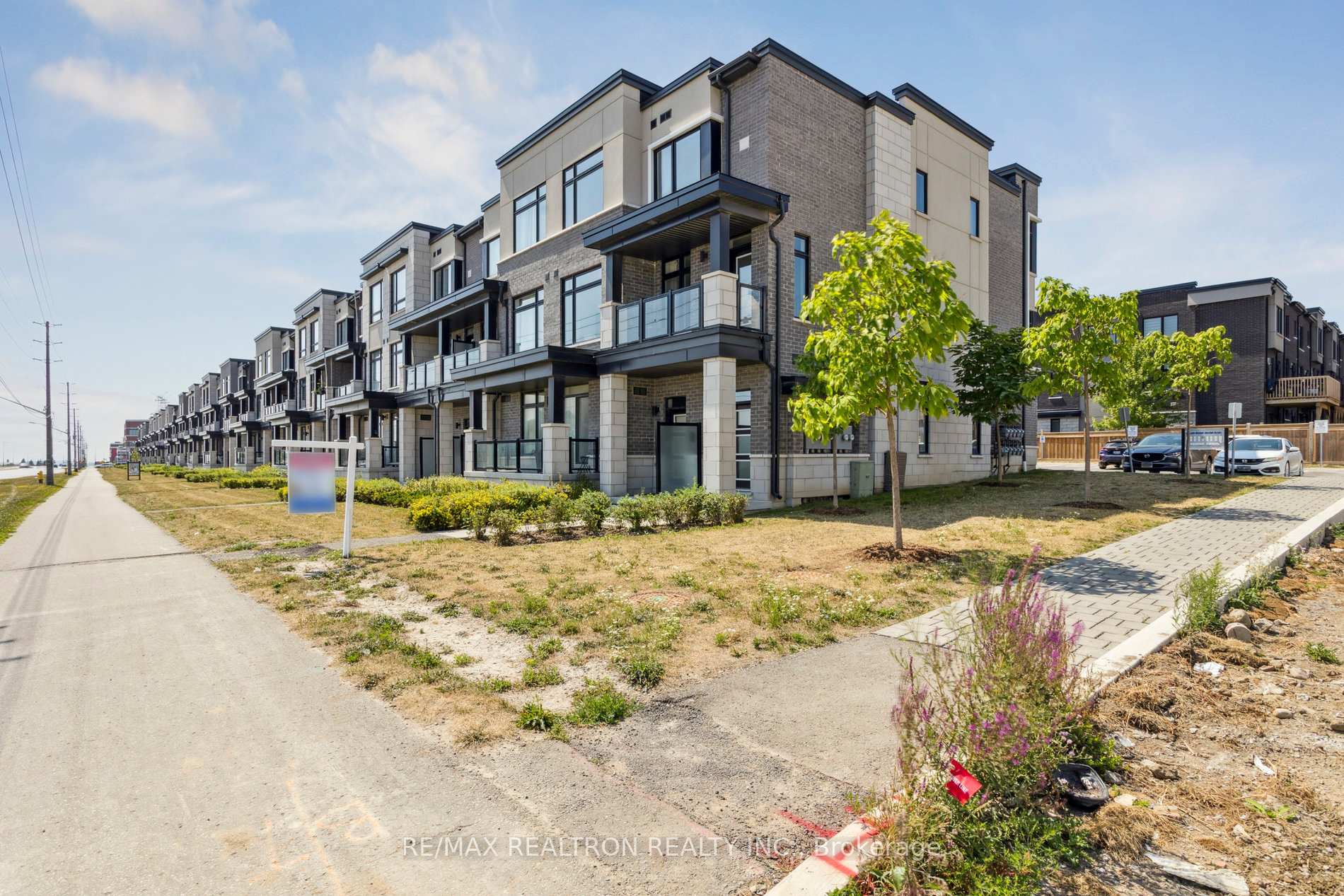 Photo 3 of Unit 418, 2550 Castlegate Crossing, Pickering, Duffin Heights — HOMEH