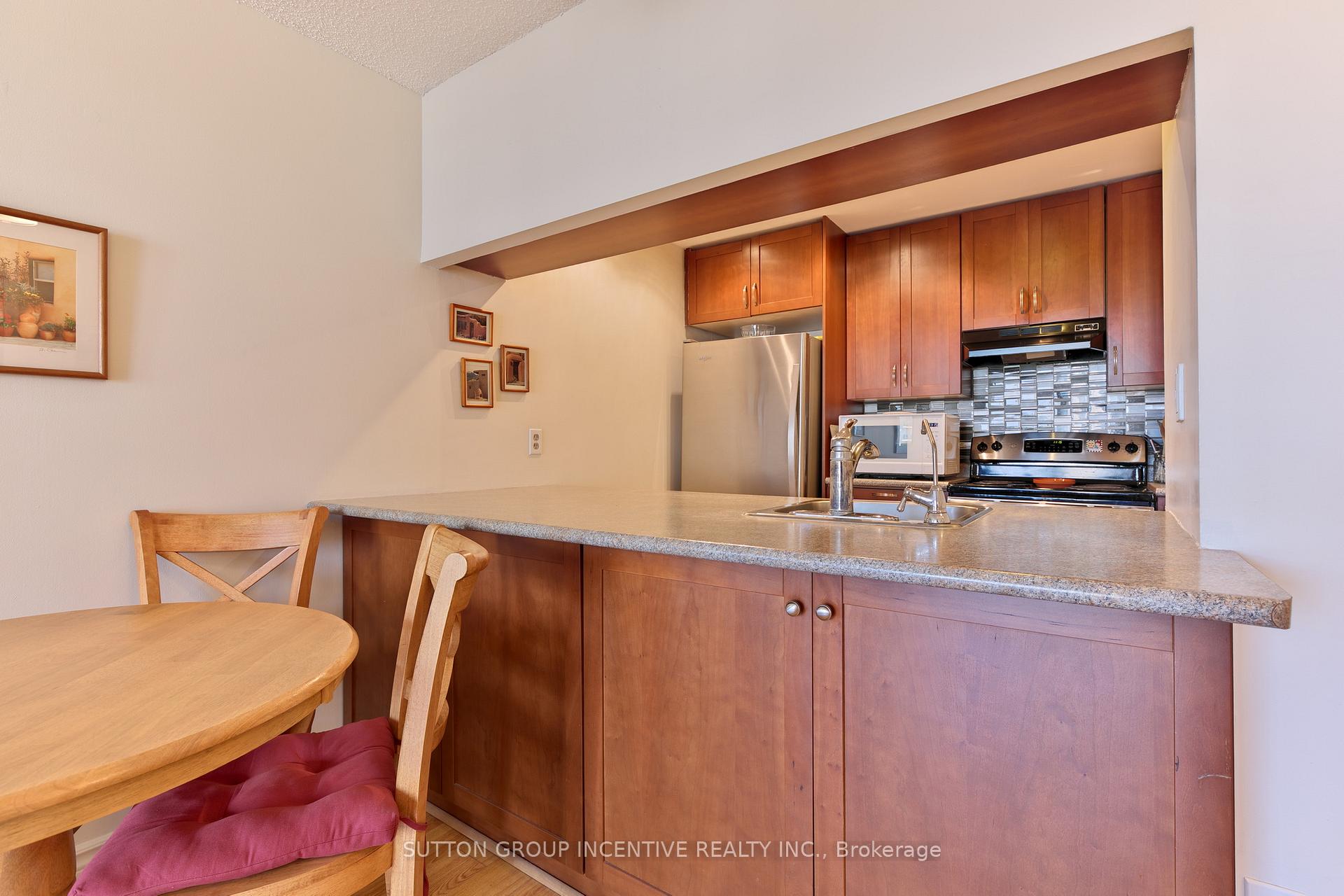 Photo 4 of Unit 706, 75 Ellen Street, Barrie, City Centre — HOMEH