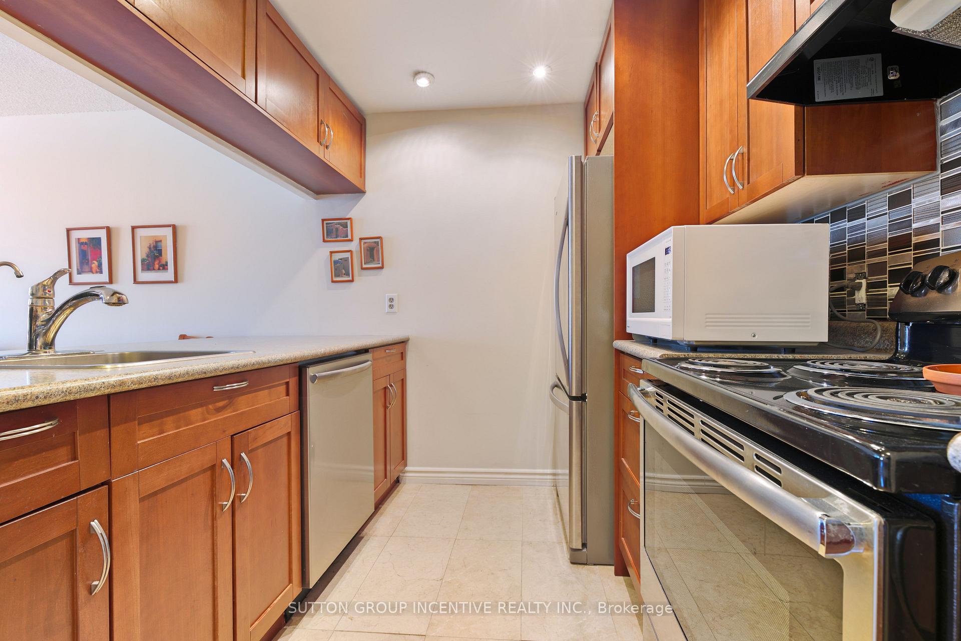 Photo 5 of Unit 706, 75 Ellen Street, Barrie, City Centre — HOMEH
