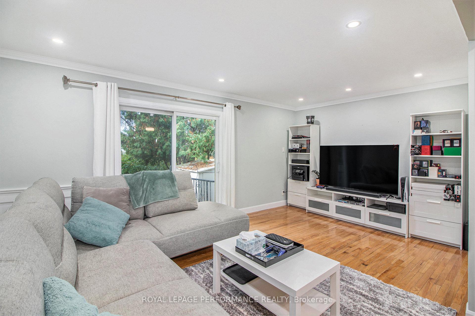 Photo 3 of 6181 Brookside Lane, Ottawa, Convent Glen South — HOMEH
