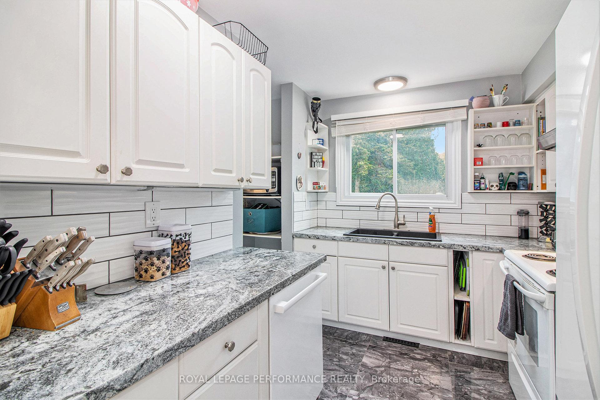 Photo 10 of 6181 Brookside Lane, Ottawa, Convent Glen South — HOMEH
