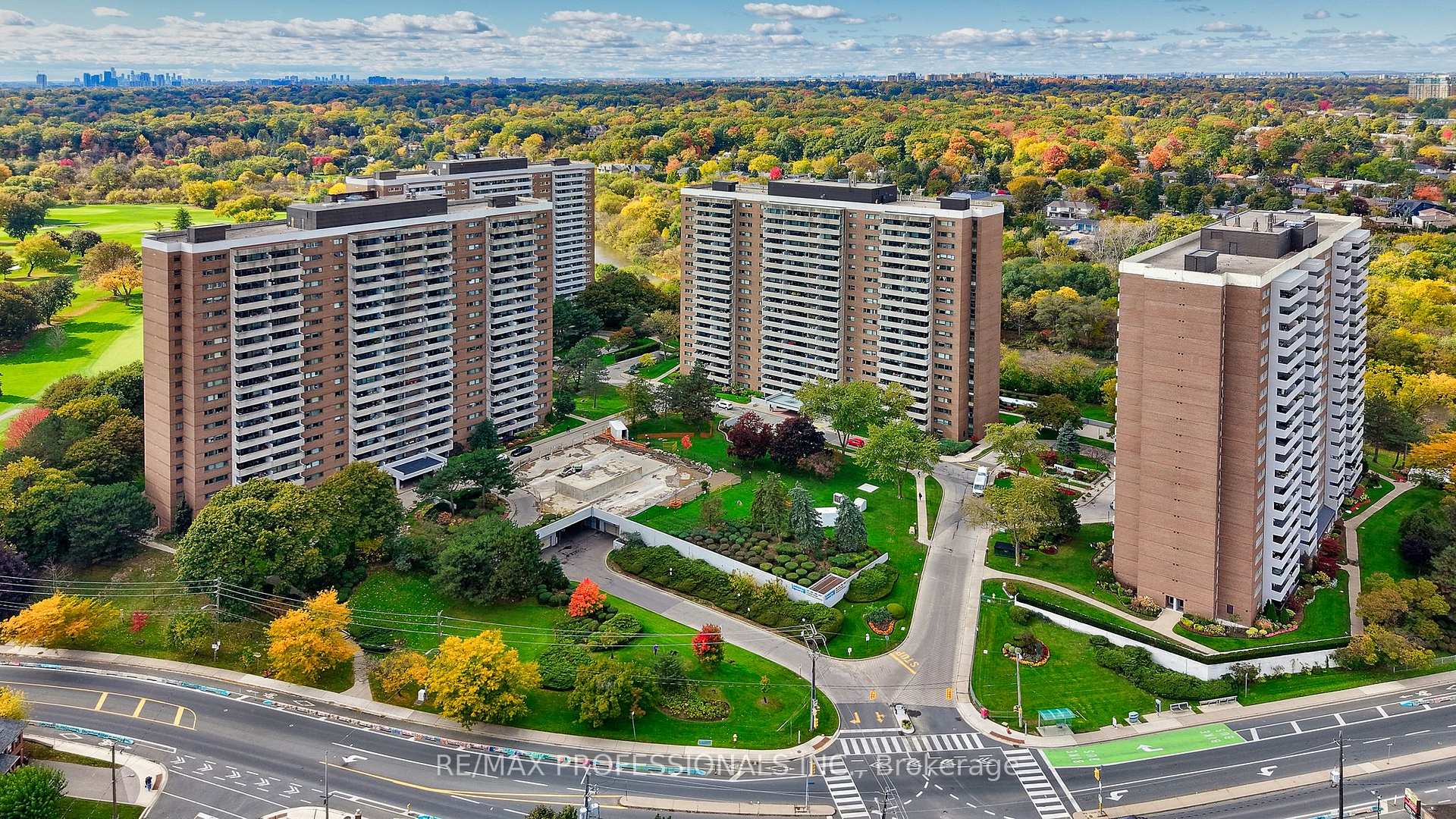 Photo 4 of Unit 1710, 270 Scarlett Road, Toronto, Rockcliffe-Smythe — HOMEH