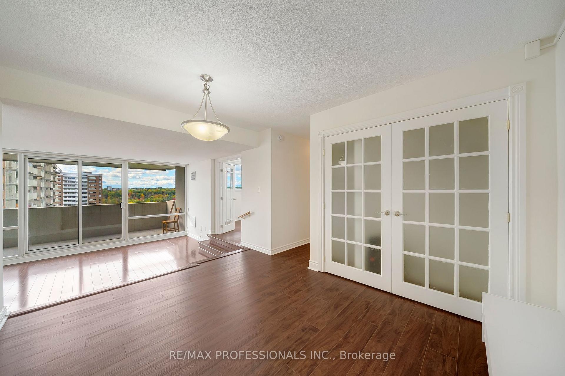 Photo 5 of Unit 1710, 270 Scarlett Road, Toronto, Rockcliffe-Smythe — HOMEH