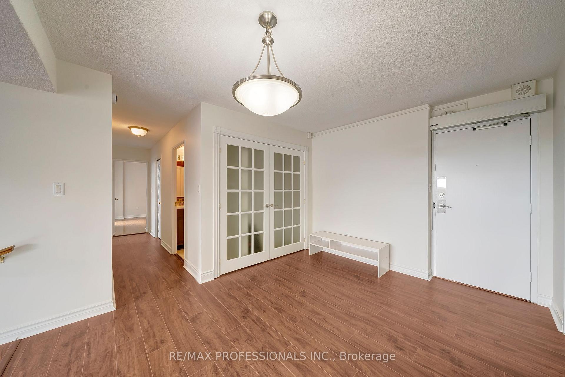 Photo 7 of Unit 1710, 270 Scarlett Road, Toronto, Rockcliffe-Smythe — HOMEH