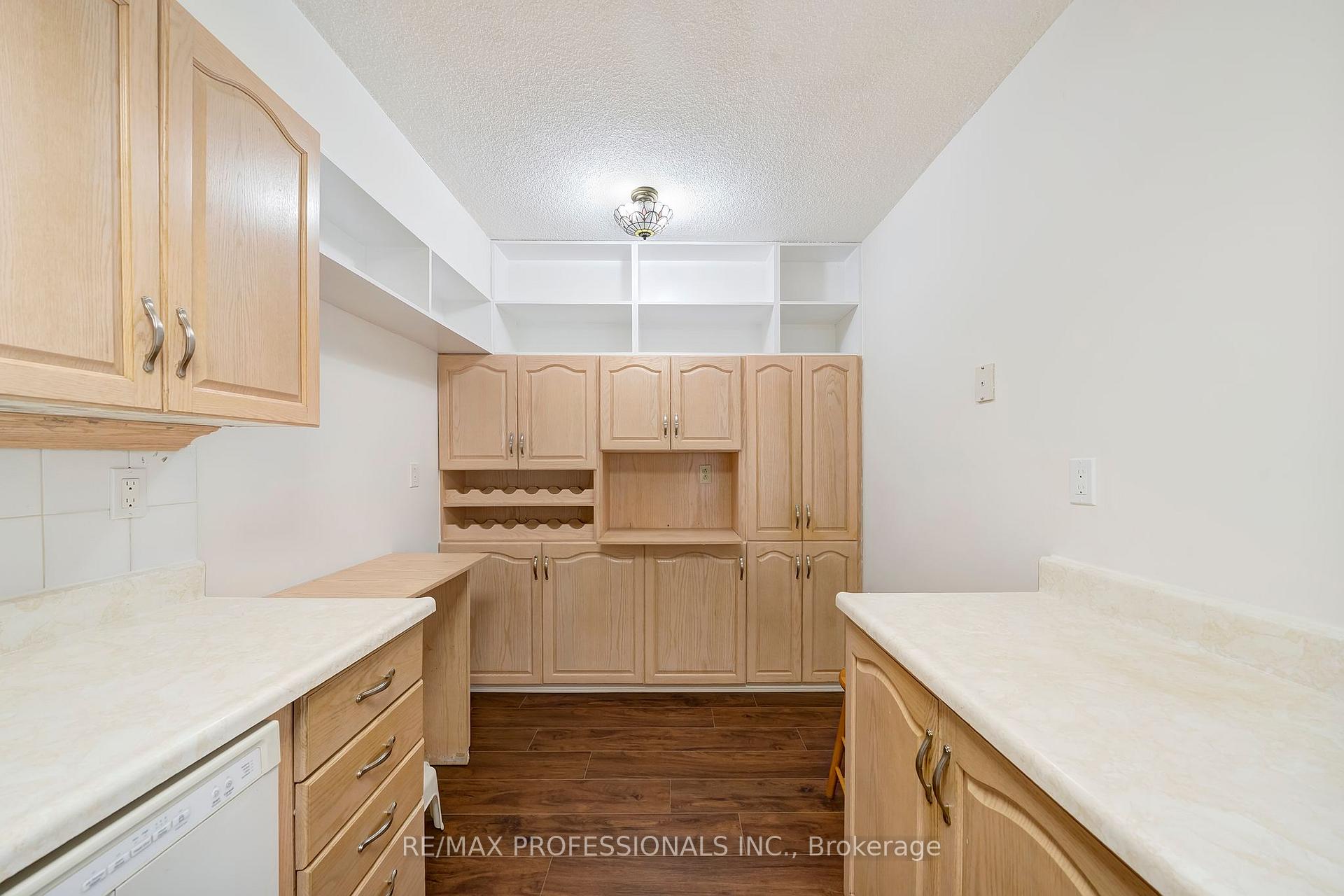 Photo 9 of Unit 1710, 270 Scarlett Road, Toronto, Rockcliffe-Smythe — HOMEH
