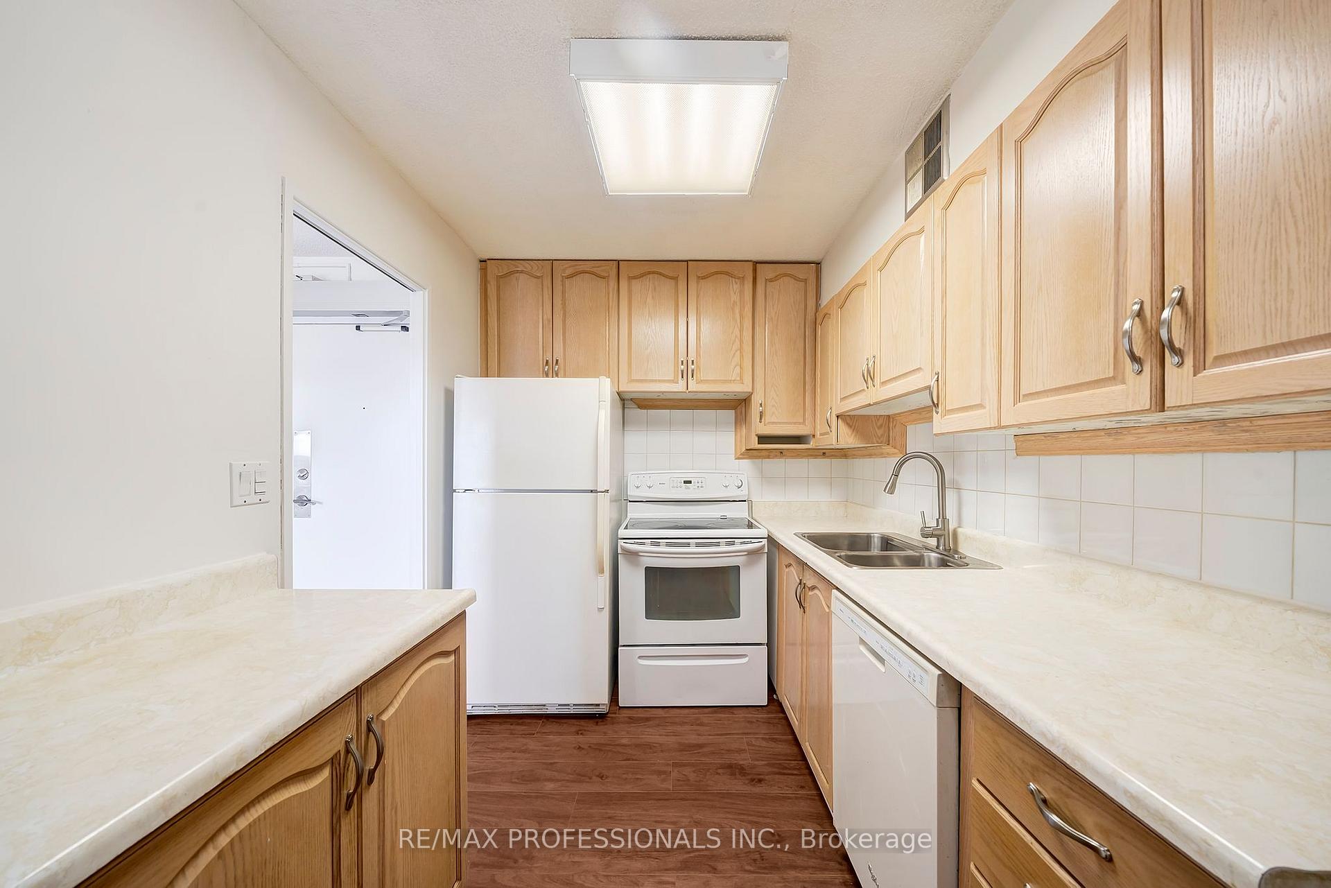 Photo 11 of Unit 1710, 270 Scarlett Road, Toronto, Rockcliffe-Smythe — HOMEH