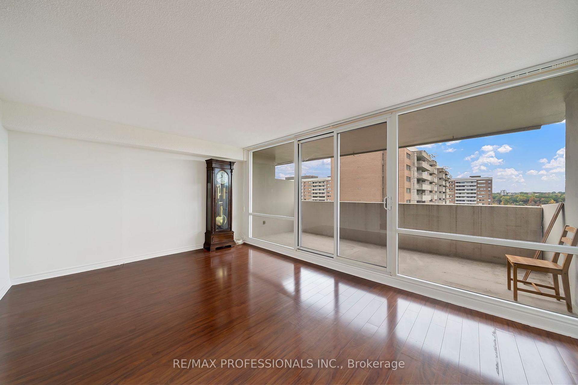 Photo 12 of Unit 1710, 270 Scarlett Road, Toronto, Rockcliffe-Smythe — HOMEH