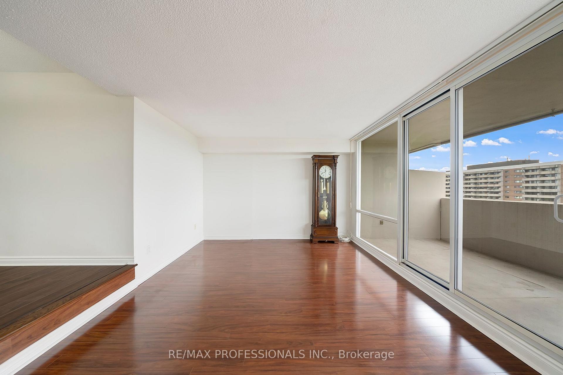 Photo 13 of Unit 1710, 270 Scarlett Road, Toronto, Rockcliffe-Smythe — HOMEH