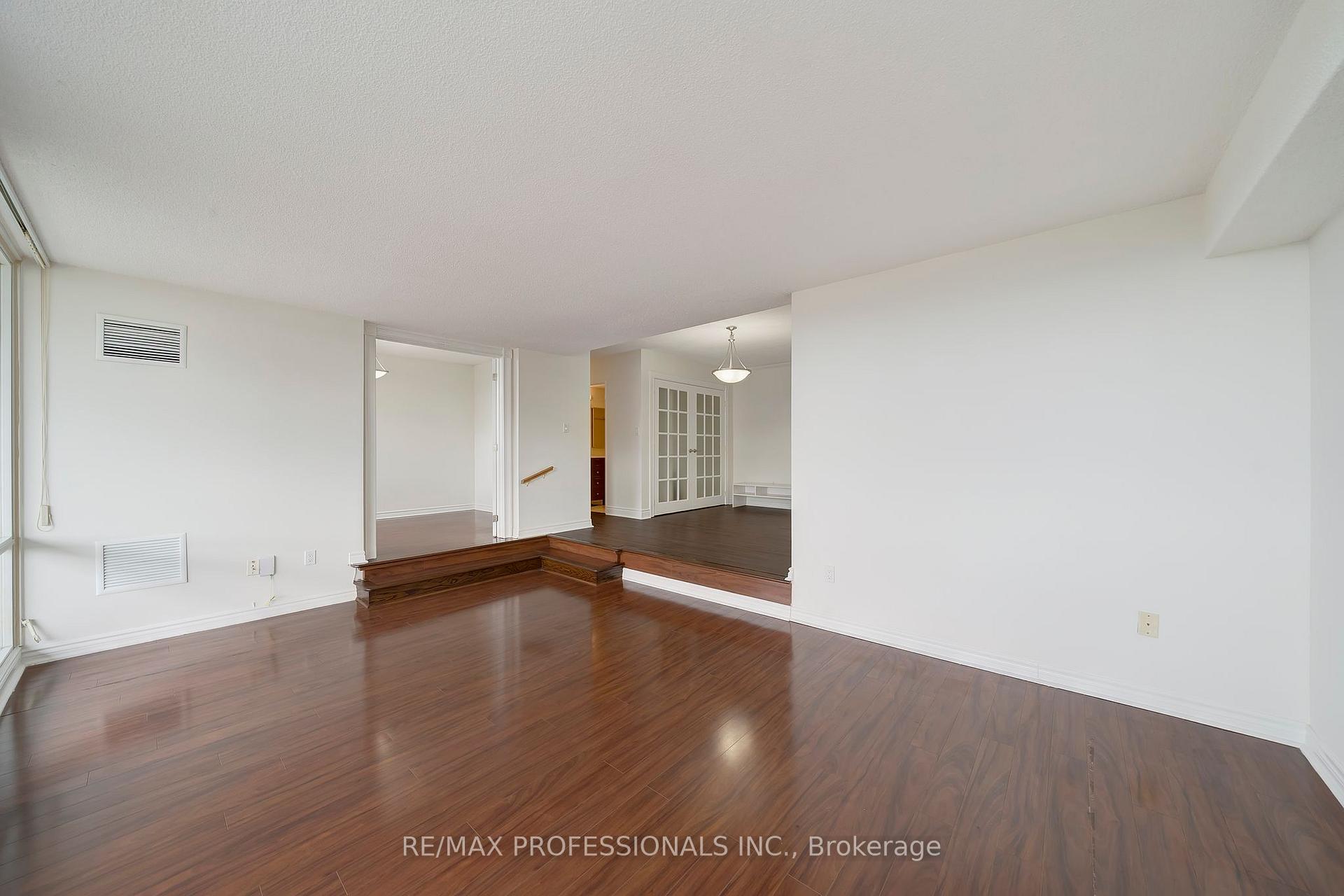 Photo 15 of Unit 1710, 270 Scarlett Road, Toronto, Rockcliffe-Smythe — HOMEH