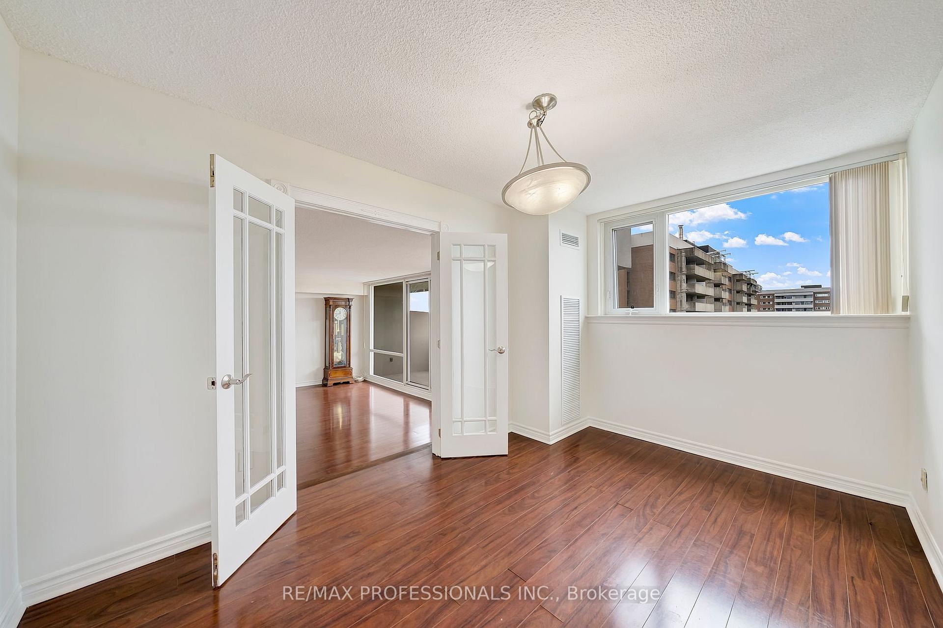 Photo 17 of Unit 1710, 270 Scarlett Road, Toronto, Rockcliffe-Smythe — HOMEH