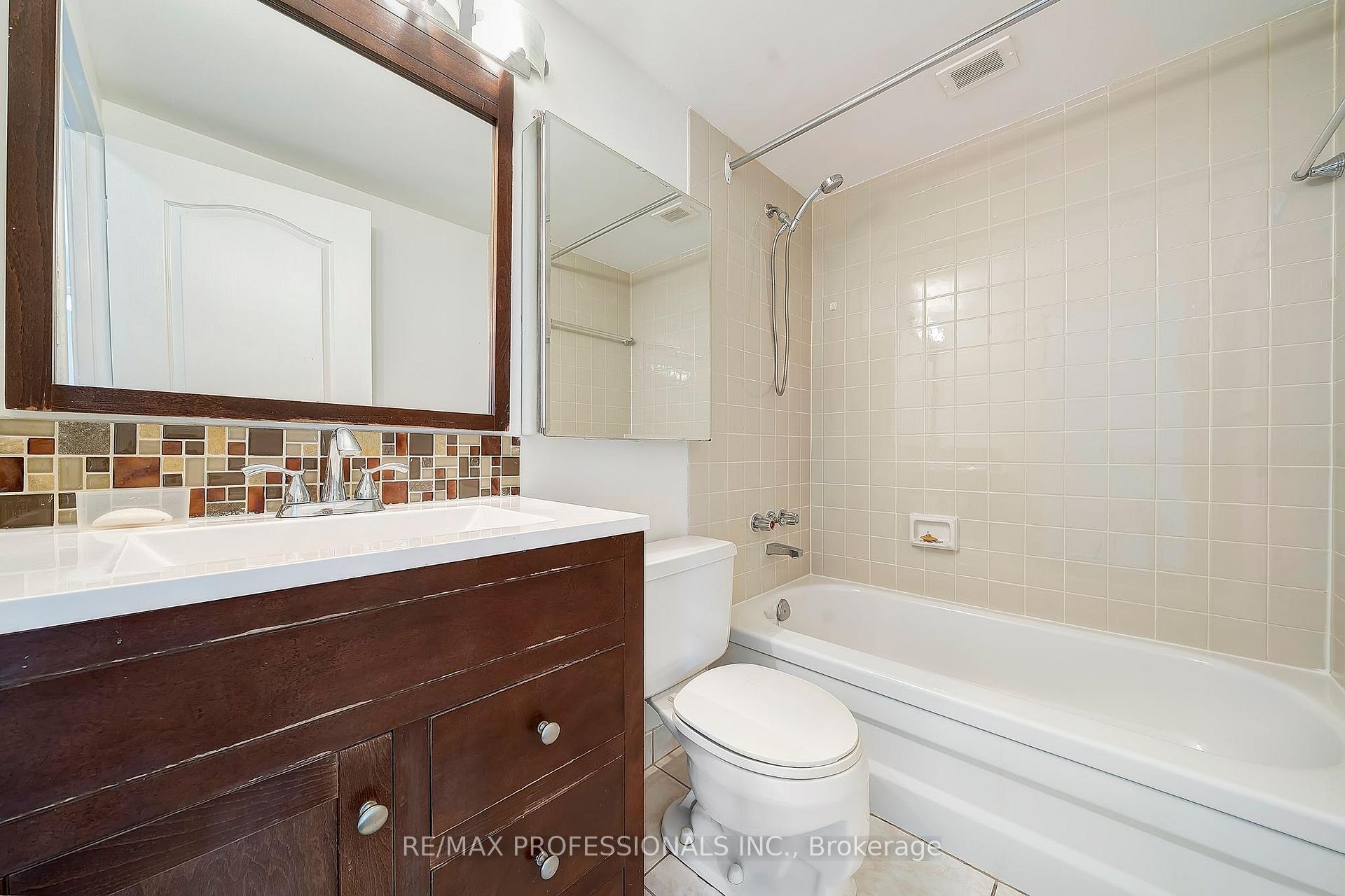 Photo 19 of Unit 1710, 270 Scarlett Road, Toronto, Rockcliffe-Smythe — HOMEH