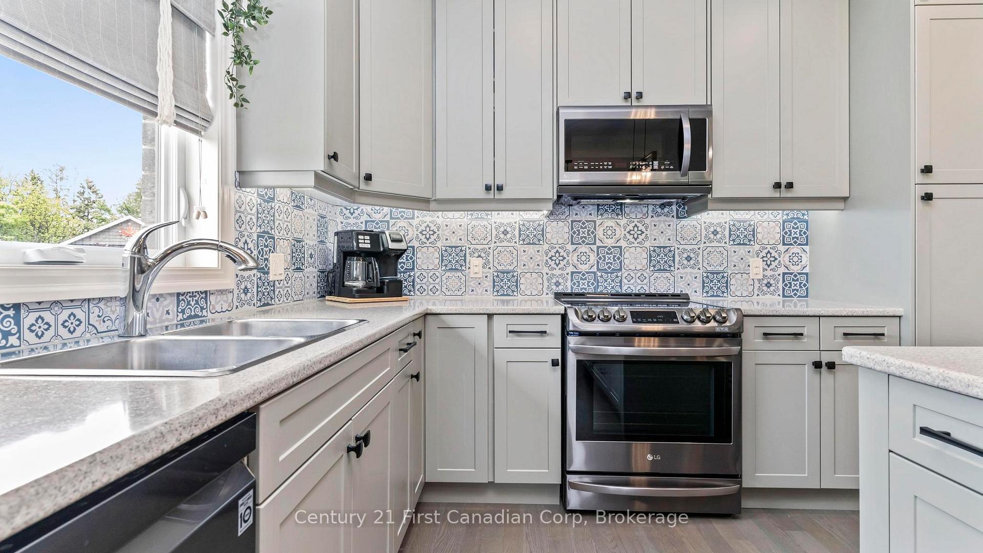 Photo 13 of Unit 35, 121 Robin Ridge Drive, Central Elgin, Belmont — HOMEH