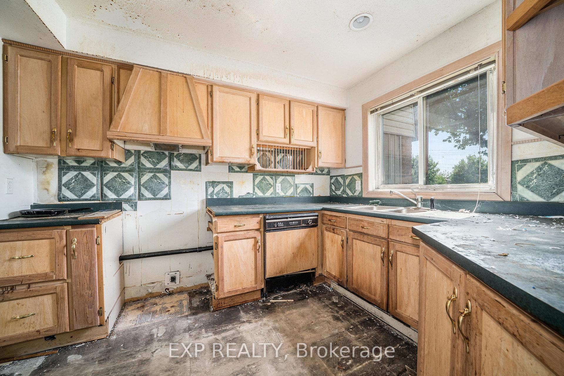 Photo 9 of Unit 4E, 39 Woodvale Green, Ottawa, Craig Henry/Woodvale — HOMEH