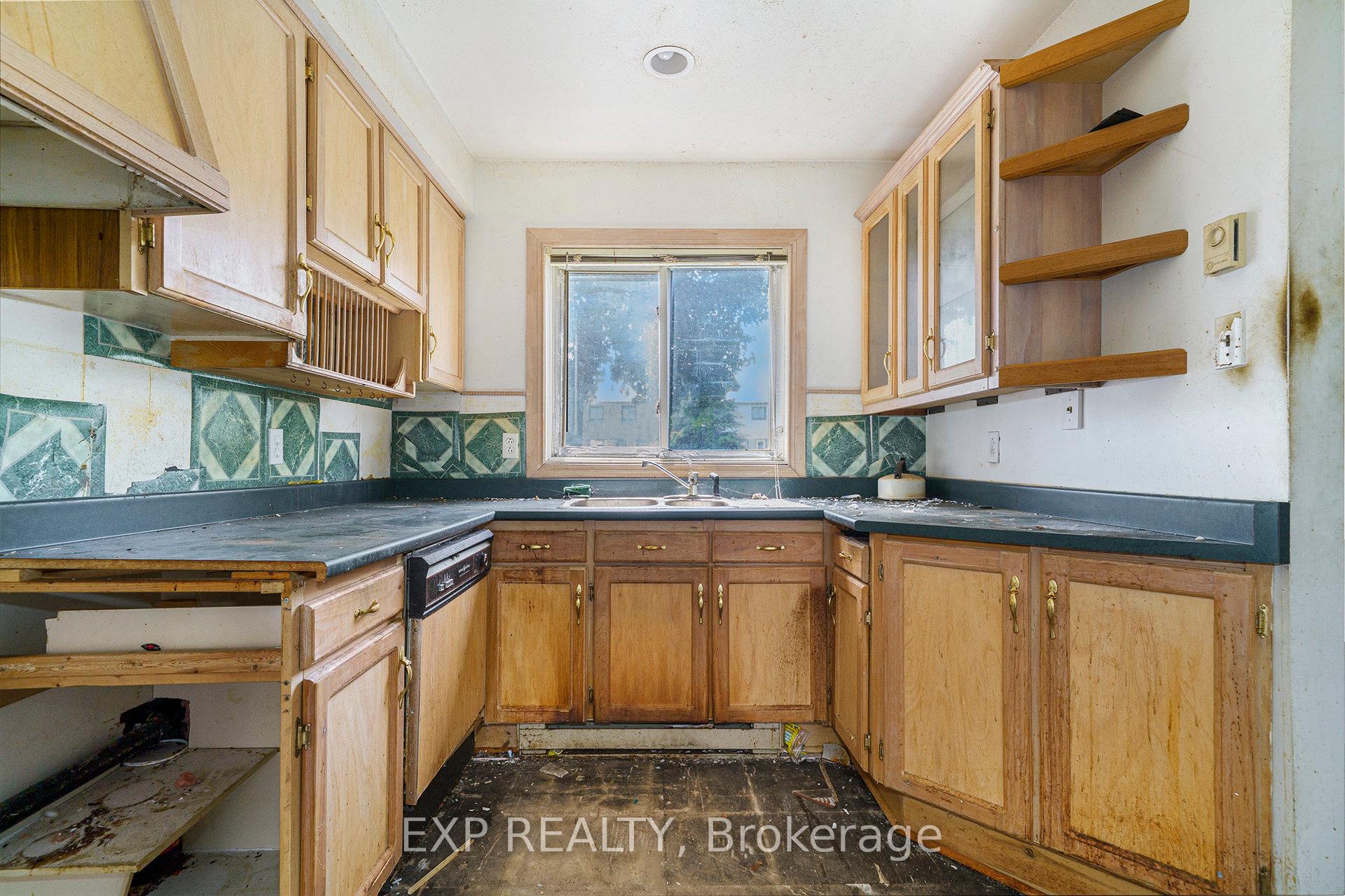 Photo 10 of Unit 4E, 39 Woodvale Green, Ottawa, Craig Henry/Woodvale — HOMEH