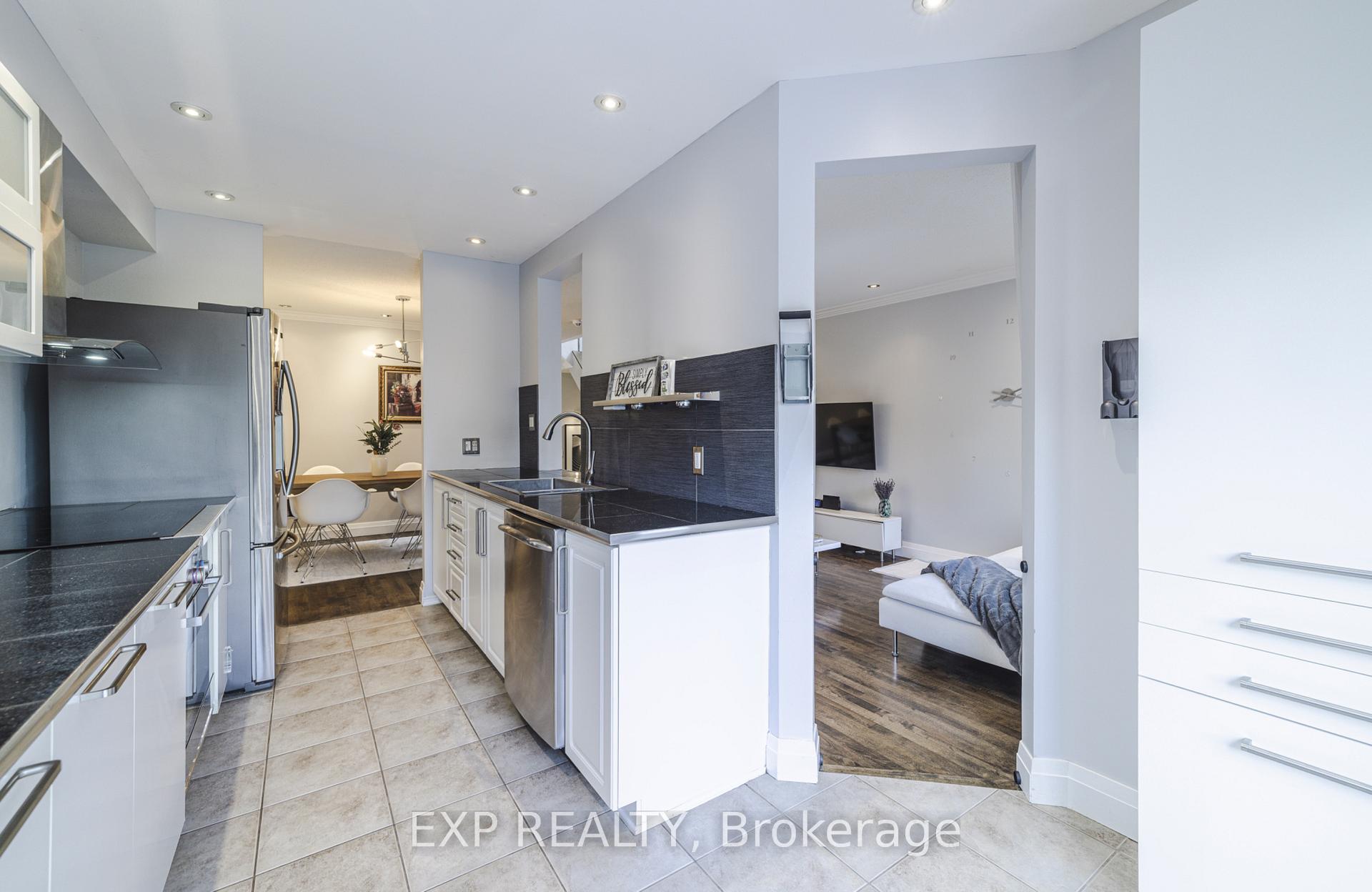 Photo 9 of Unit 42, 353 Hillsboro Private, Ottawa, Kanata - Emerald Meadows/Trailwest — HOMEH