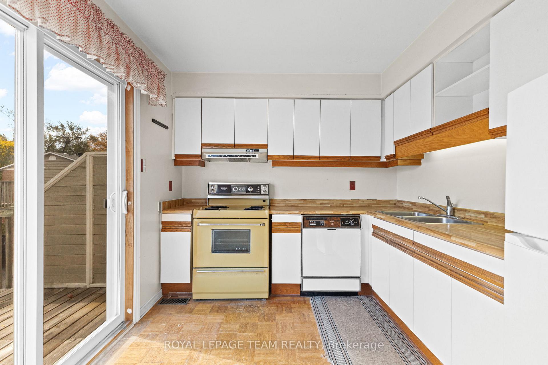 Photo 10 of 1149 Chimney Hill Way, Ottawa, Beacon Hill South — HOMEH
