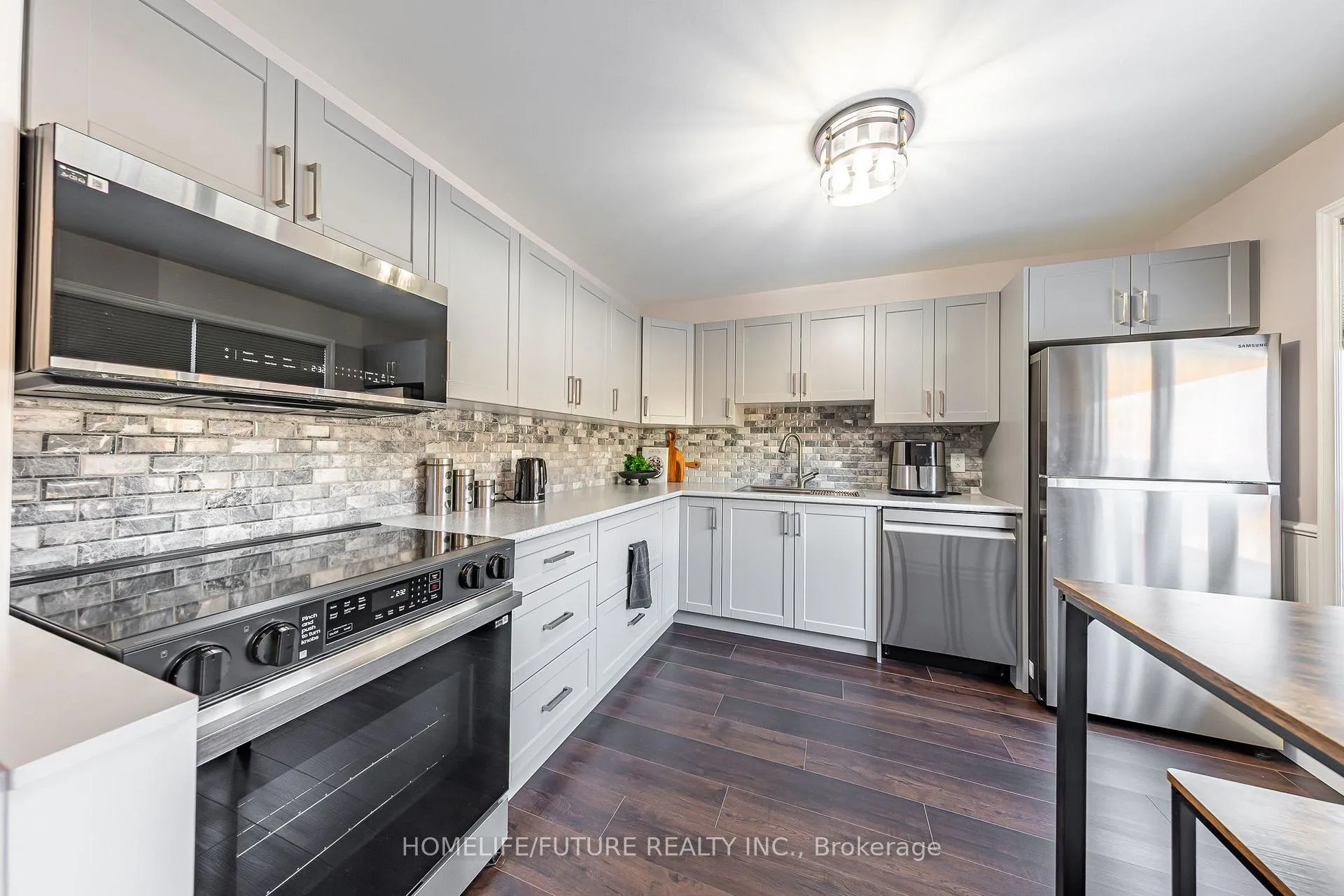 Photo 12 of Unit 13, 72 Martin Road, Clarington, Bowmanville — HOMEH