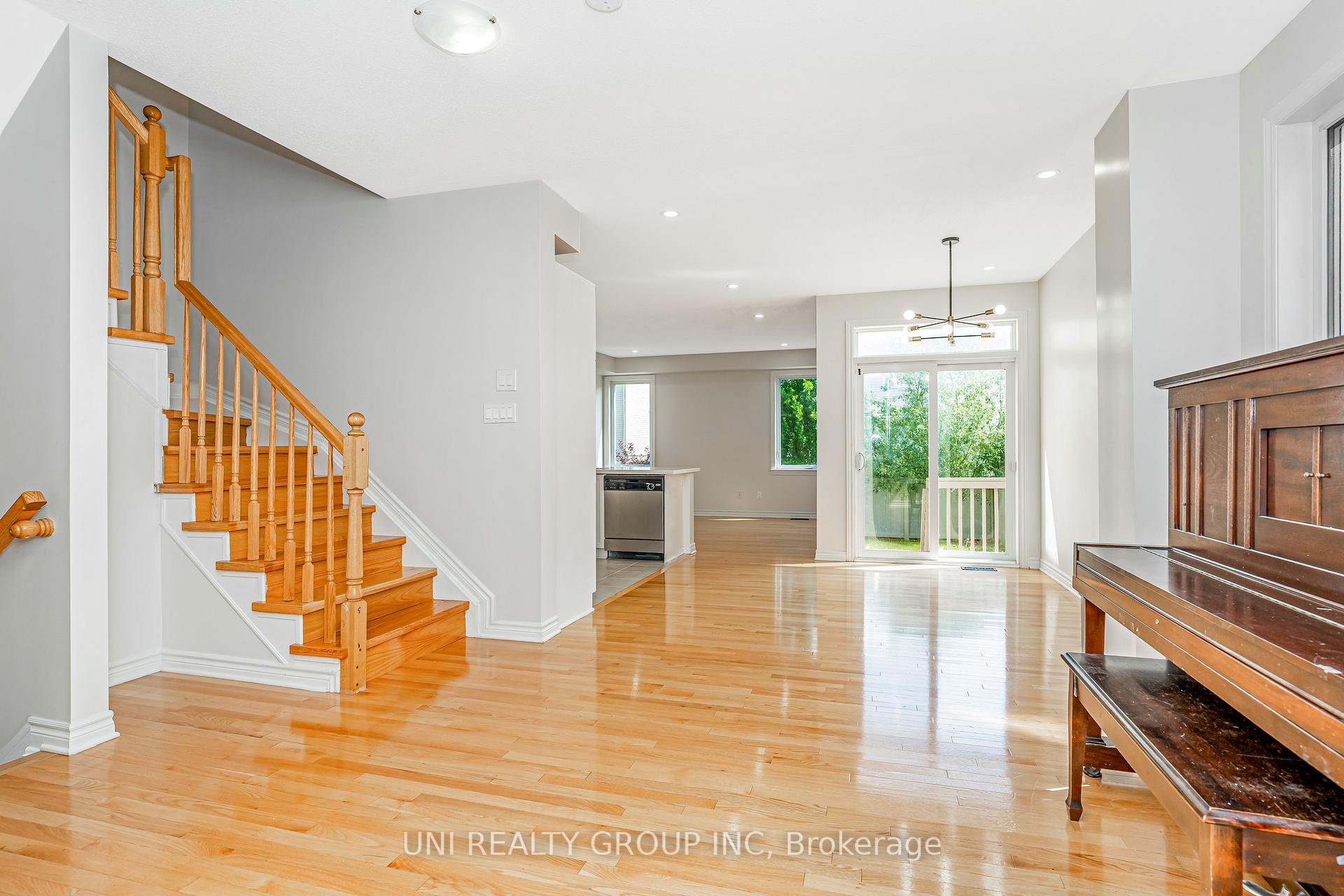 Photo 10 of 279 Harthill Way, Ottawa, Barrhaven - Heritage Park — HOMEH