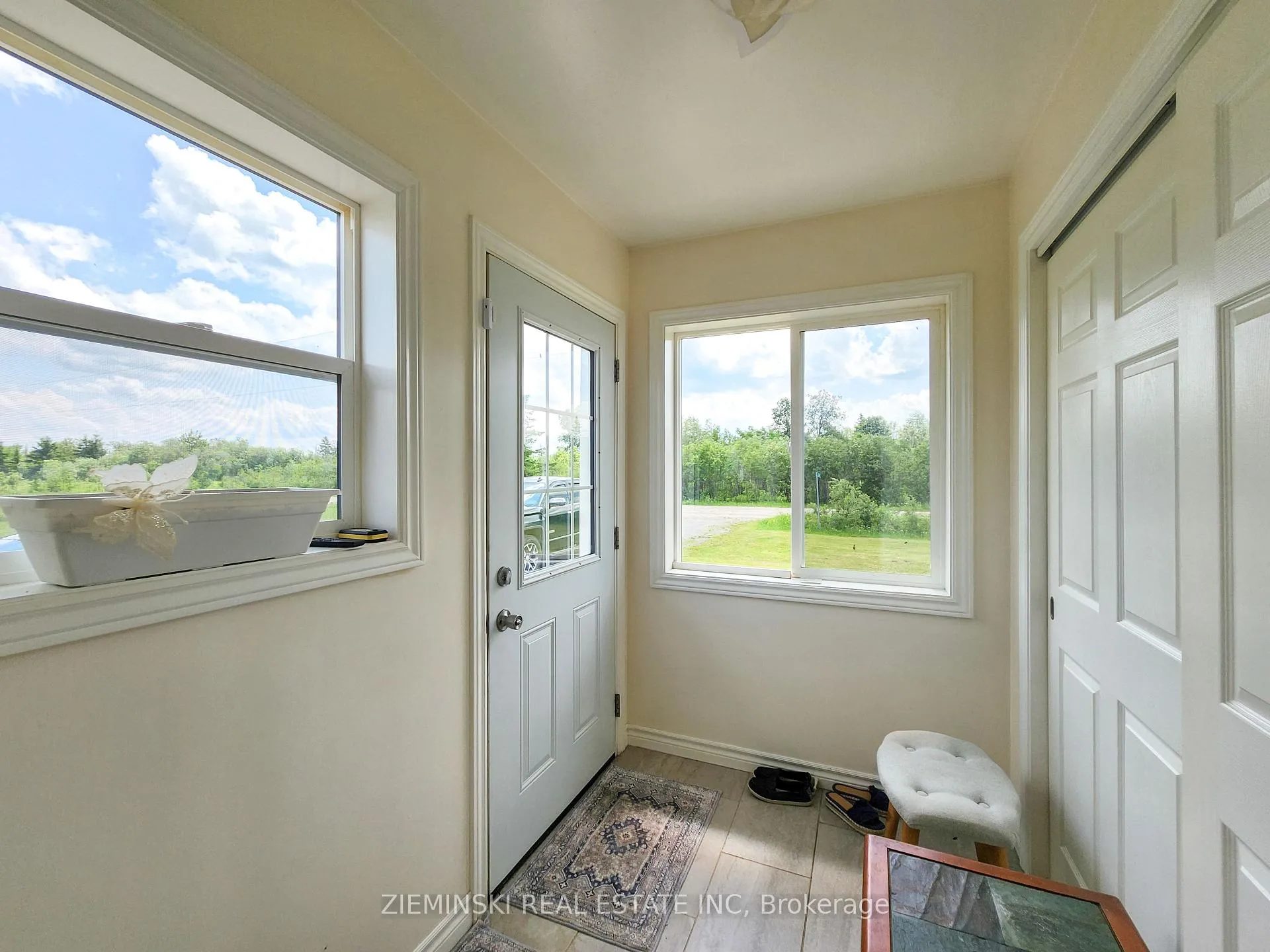 Photo 2 of 545 Silver Queen Lake Road, Cochrane — HOMEH