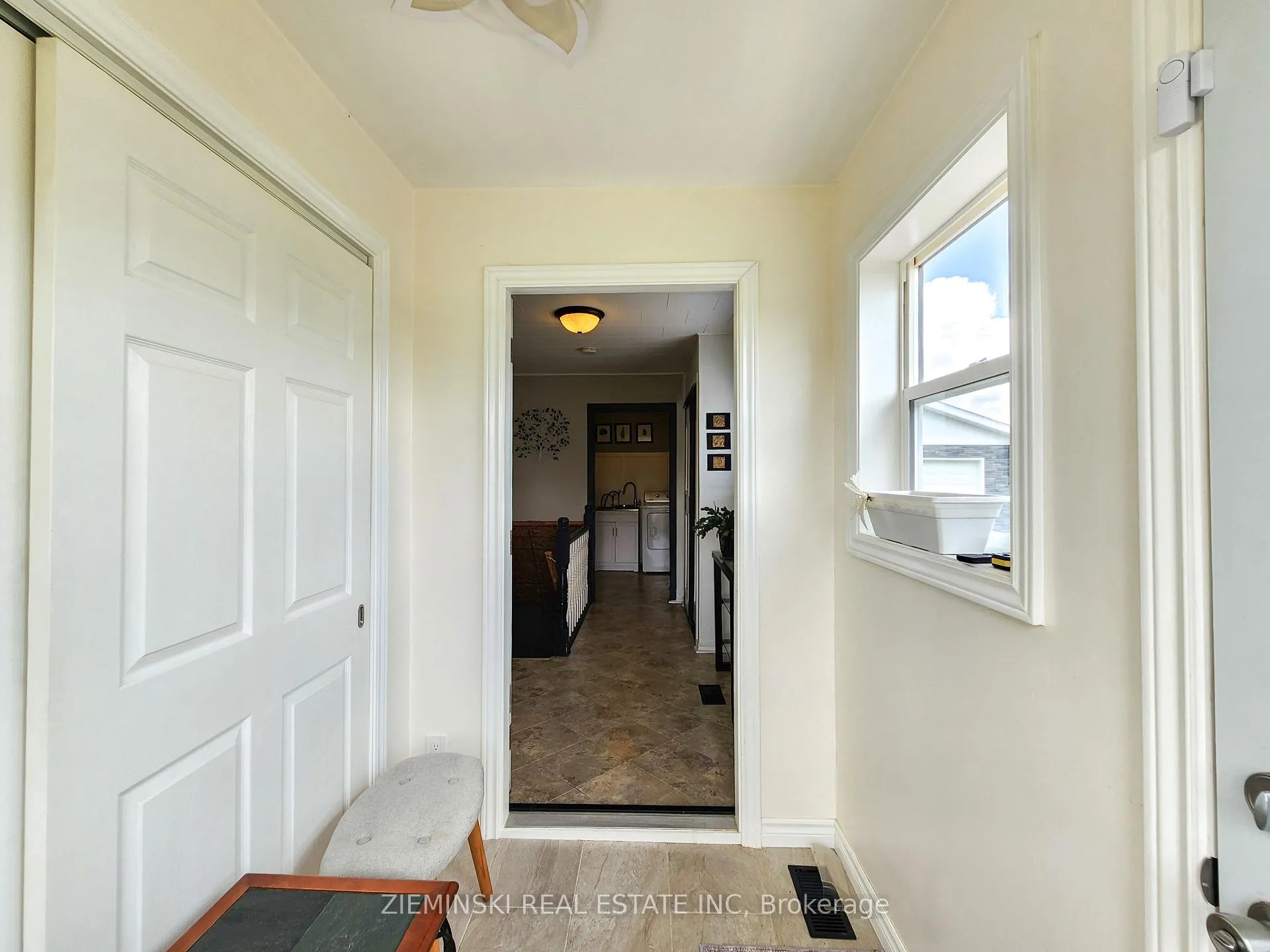 Photo 3 of 545 Silver Queen Lake Road, Cochrane — HOMEH
