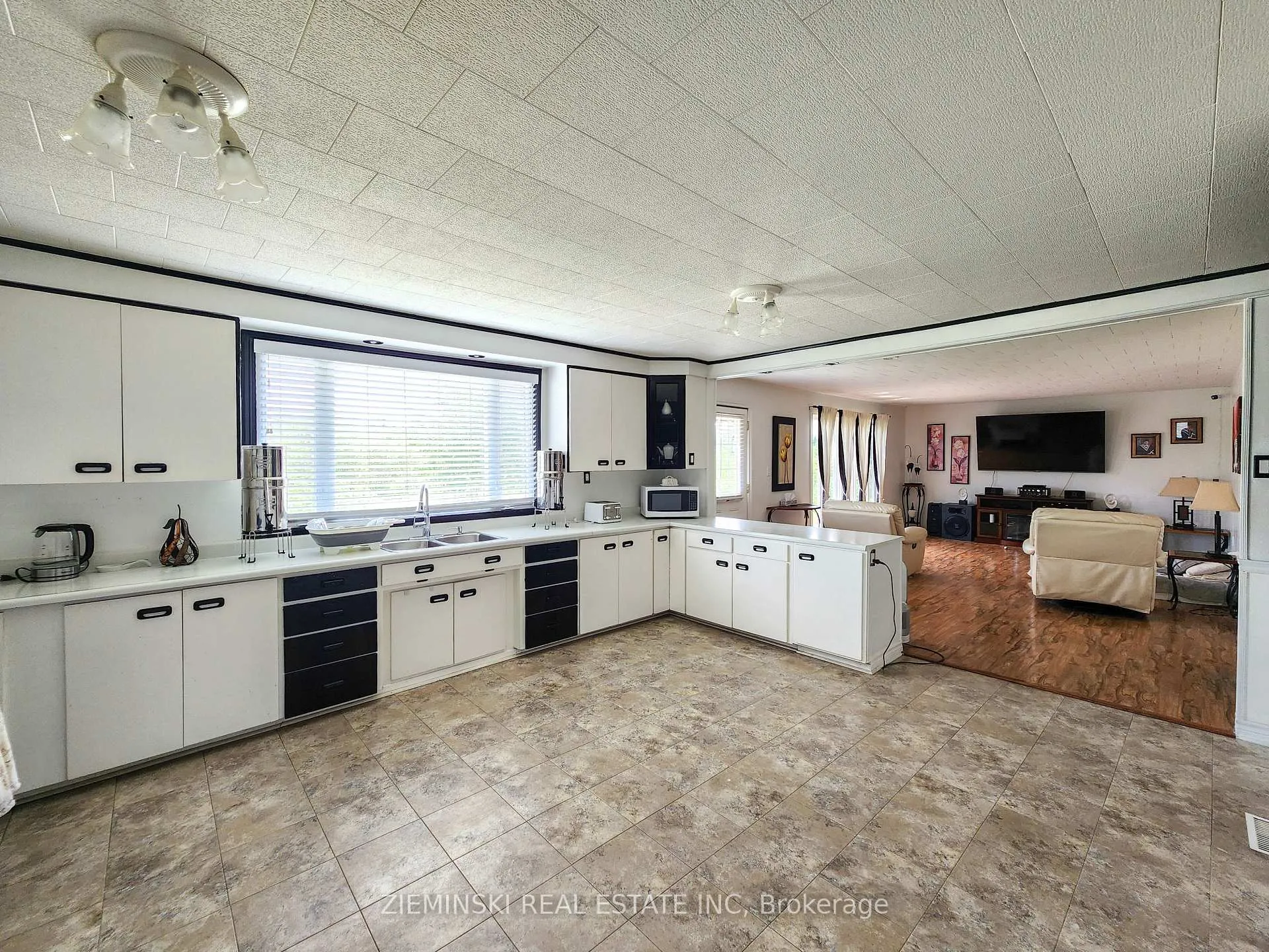 Photo 5 of 545 Silver Queen Lake Road, Cochrane — HOMEH
