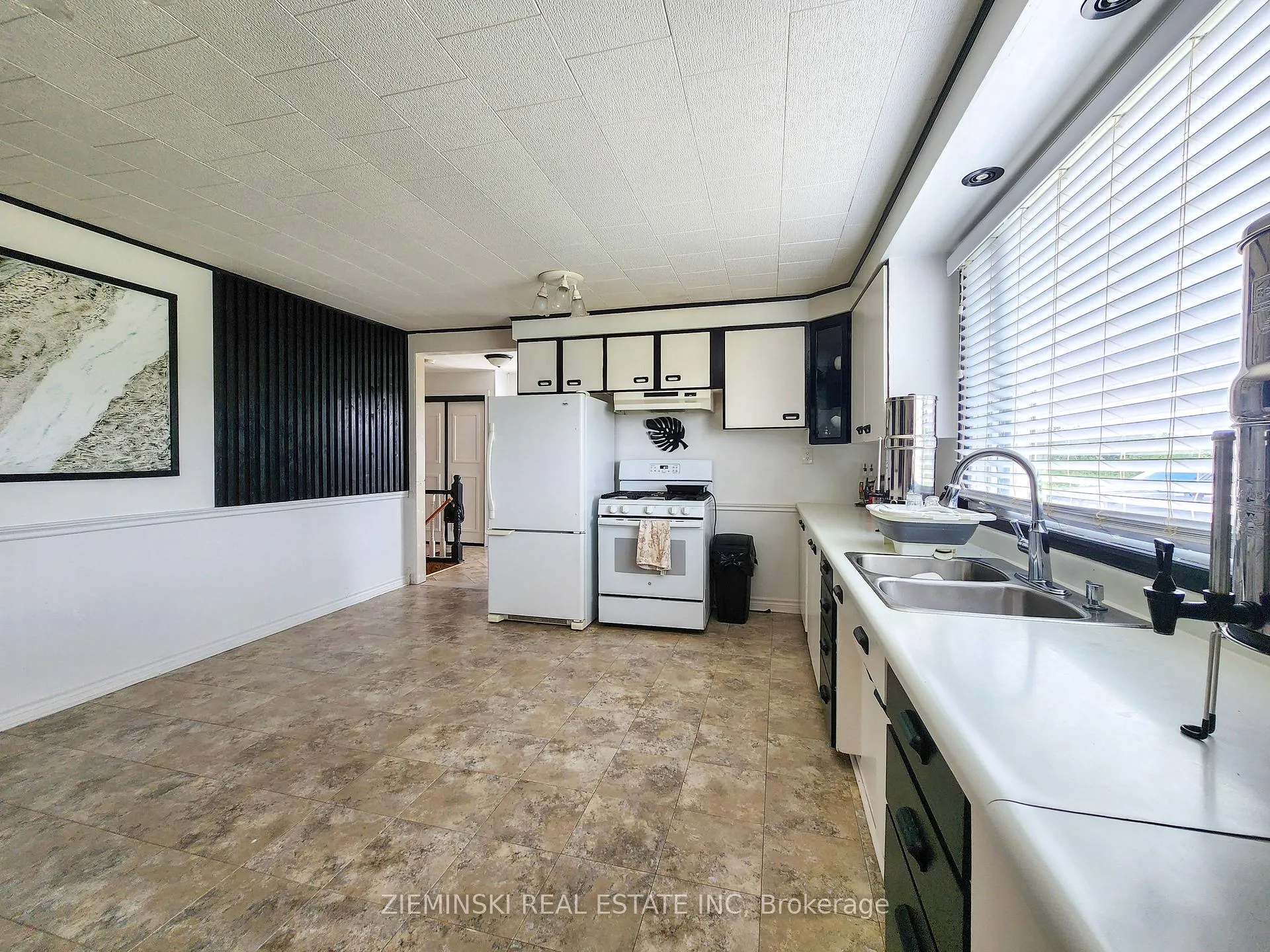Photo 7 of 545 Silver Queen Lake Road, Cochrane — HOMEH