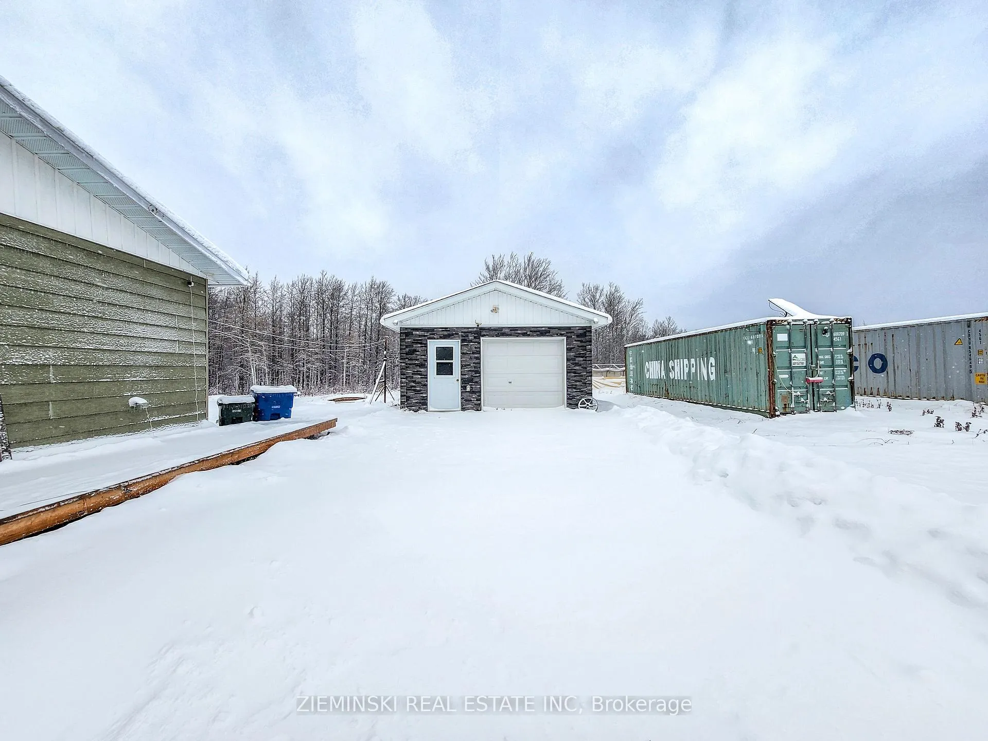 Photo 25 of 545 Silver Queen Lake Road, Cochrane — HOMEH
