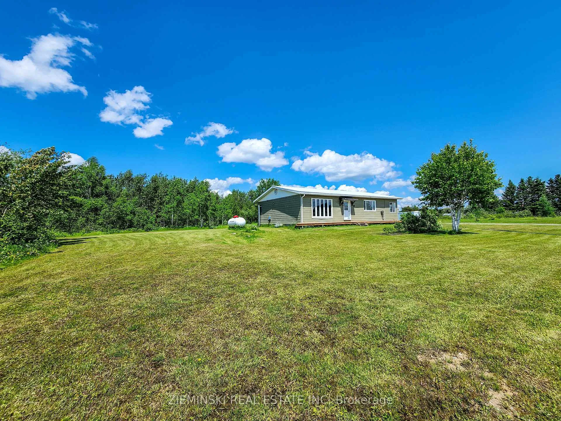 Photo 31 of 545 Silver Queen Lake Road, Cochrane — HOMEH
