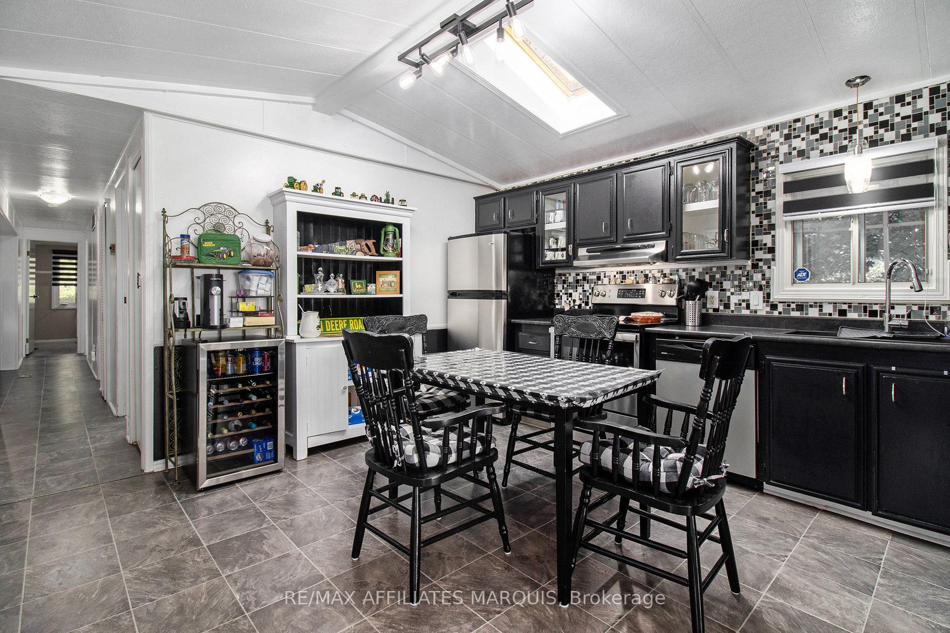 Photo 3 of 112 Sunset Drive, Carleton Place — HOMEH
