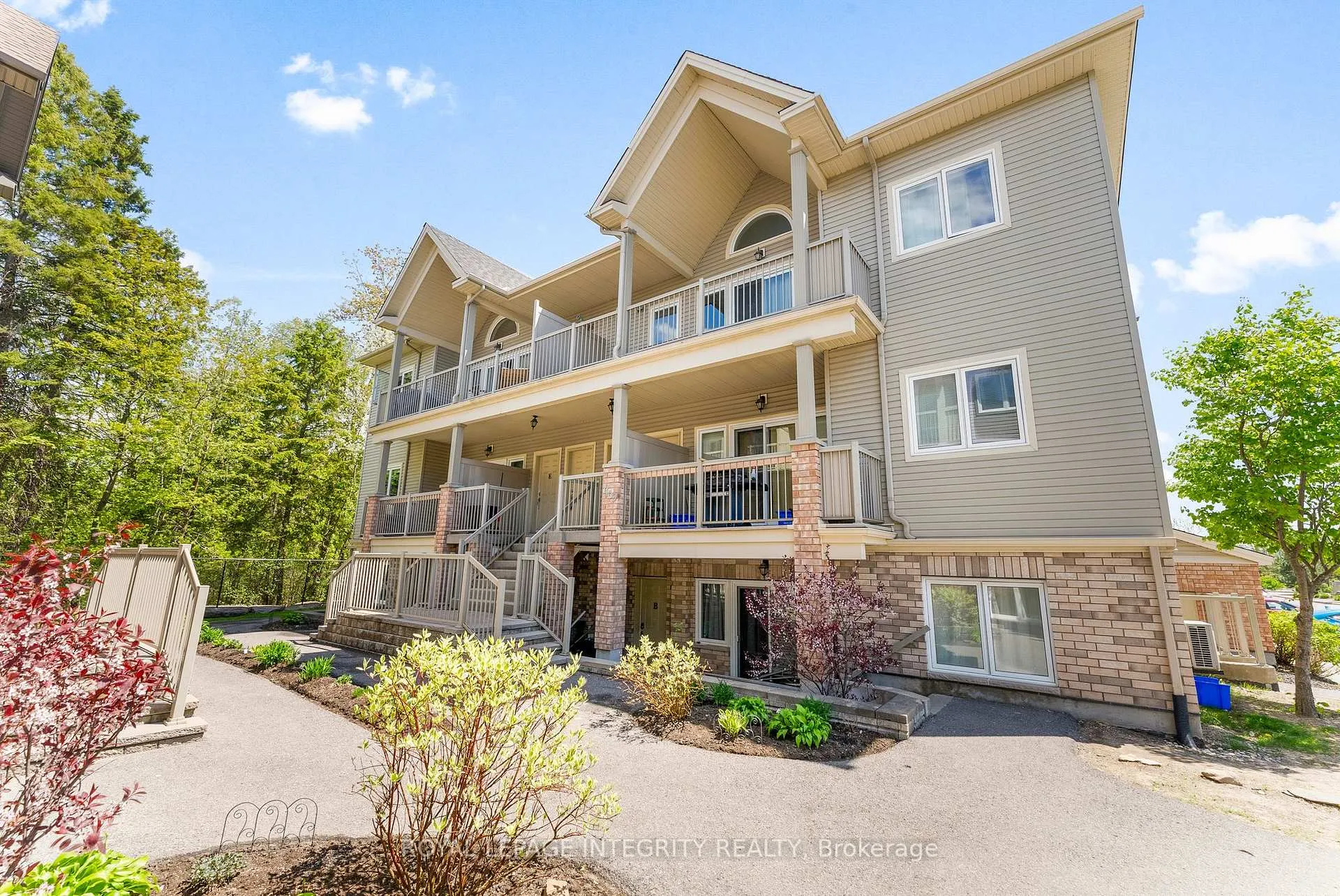 Front of Unit I, 1109 Stittsville Main Street