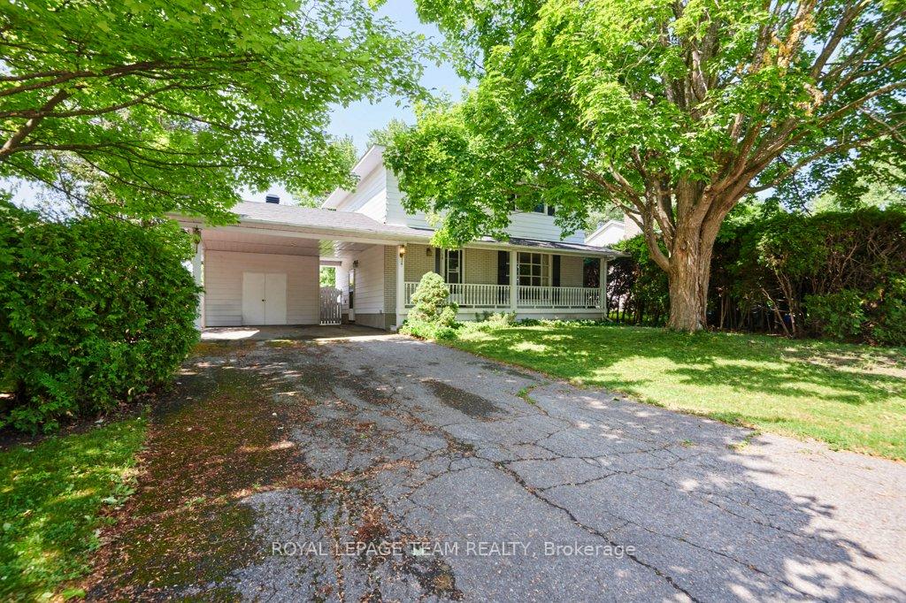 Photo 3 of 16 Keewatin Crescent, Ottawa, Borden Farm/Stewart Farm/Carleton Heights/Parkwood Hills — HOMEH