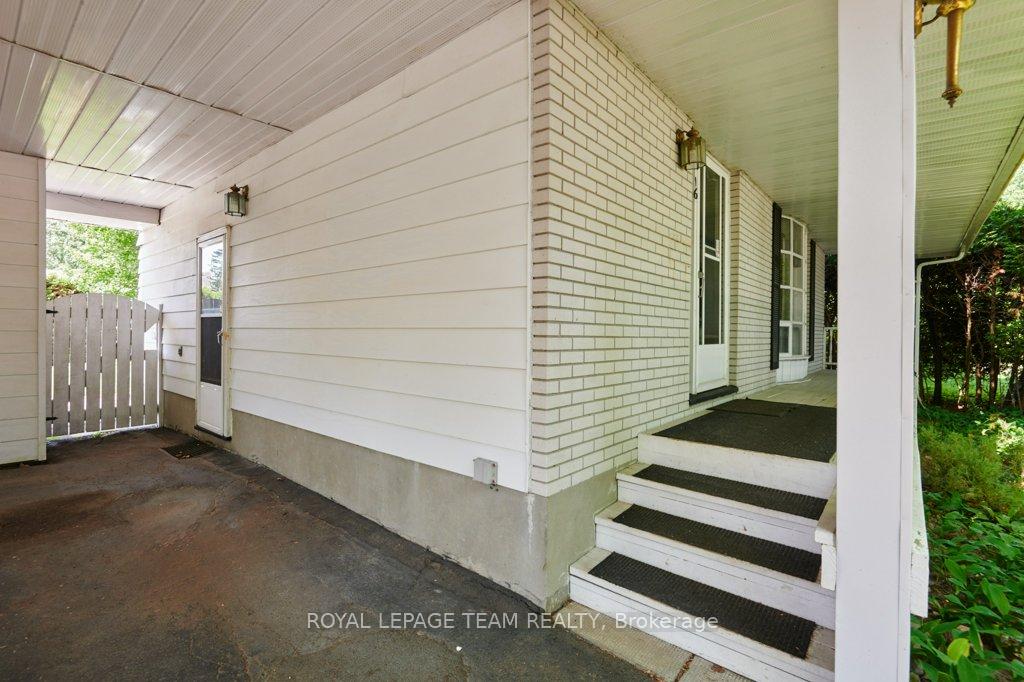 Photo 5 of 16 Keewatin Crescent, Ottawa, Borden Farm/Stewart Farm/Carleton Heights/Parkwood Hills — HOMEH